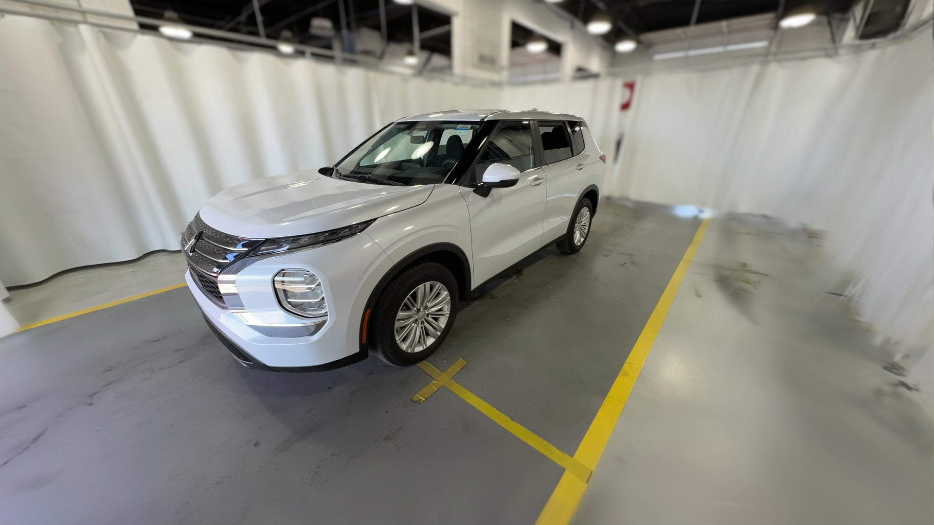 2024 Mitsubishi Outlander vehicle photo