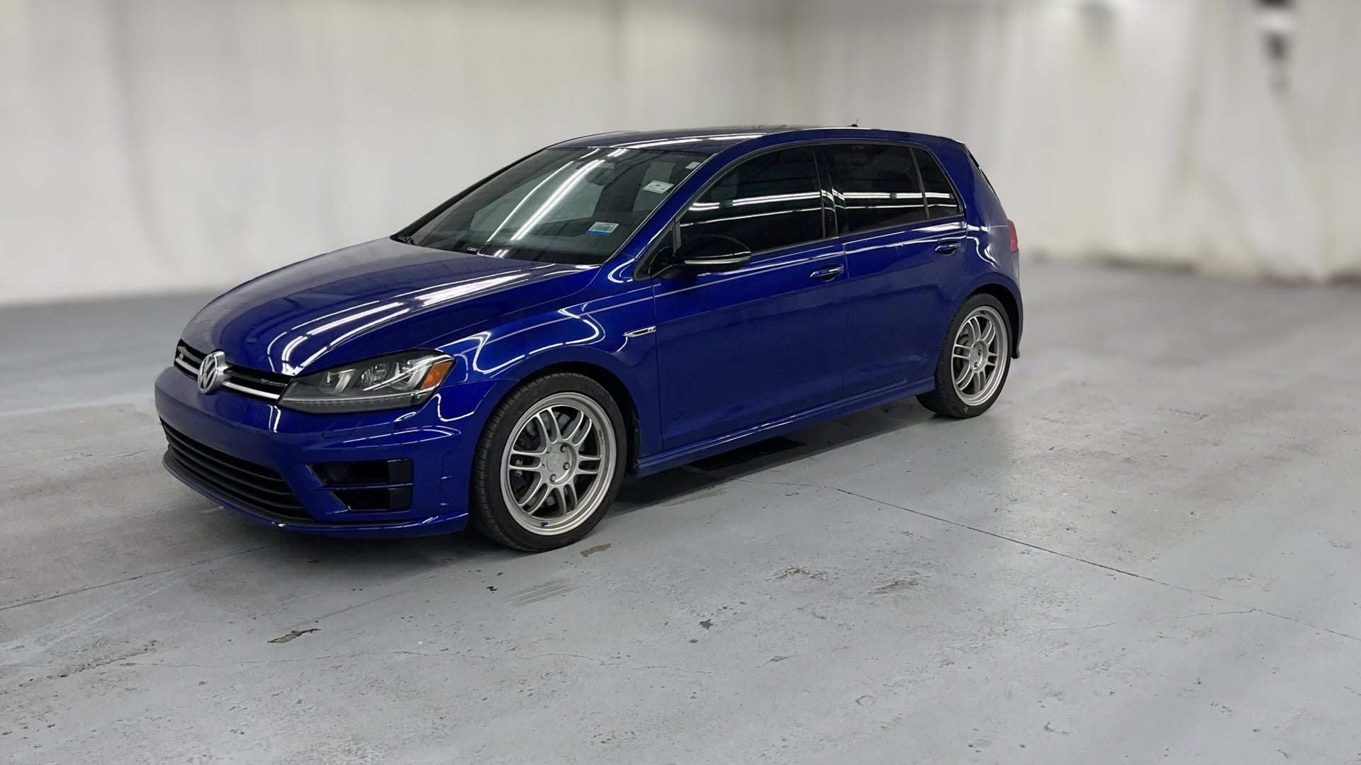 2016 Volkswagen Golf R vehicle photo