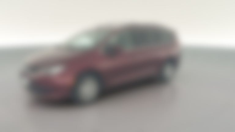 2020 Chrysler Voyager vehicle photo