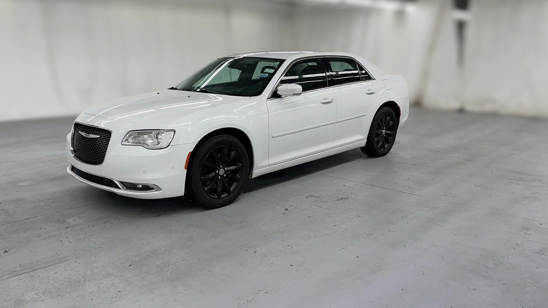 2015 Chrysler 300 vehicle photo