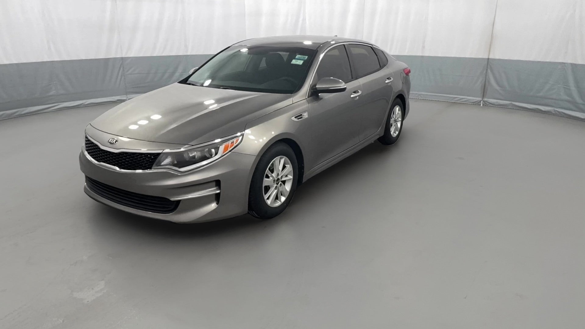 2018 Kia Optima vehicle photo