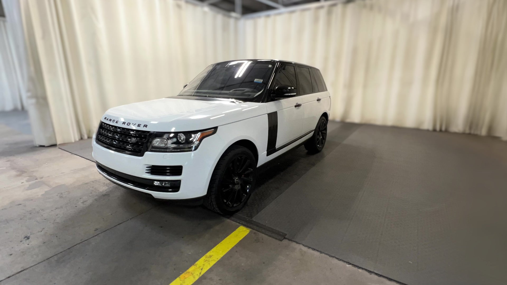 2017 Land Rover Range Rover vehicle photo