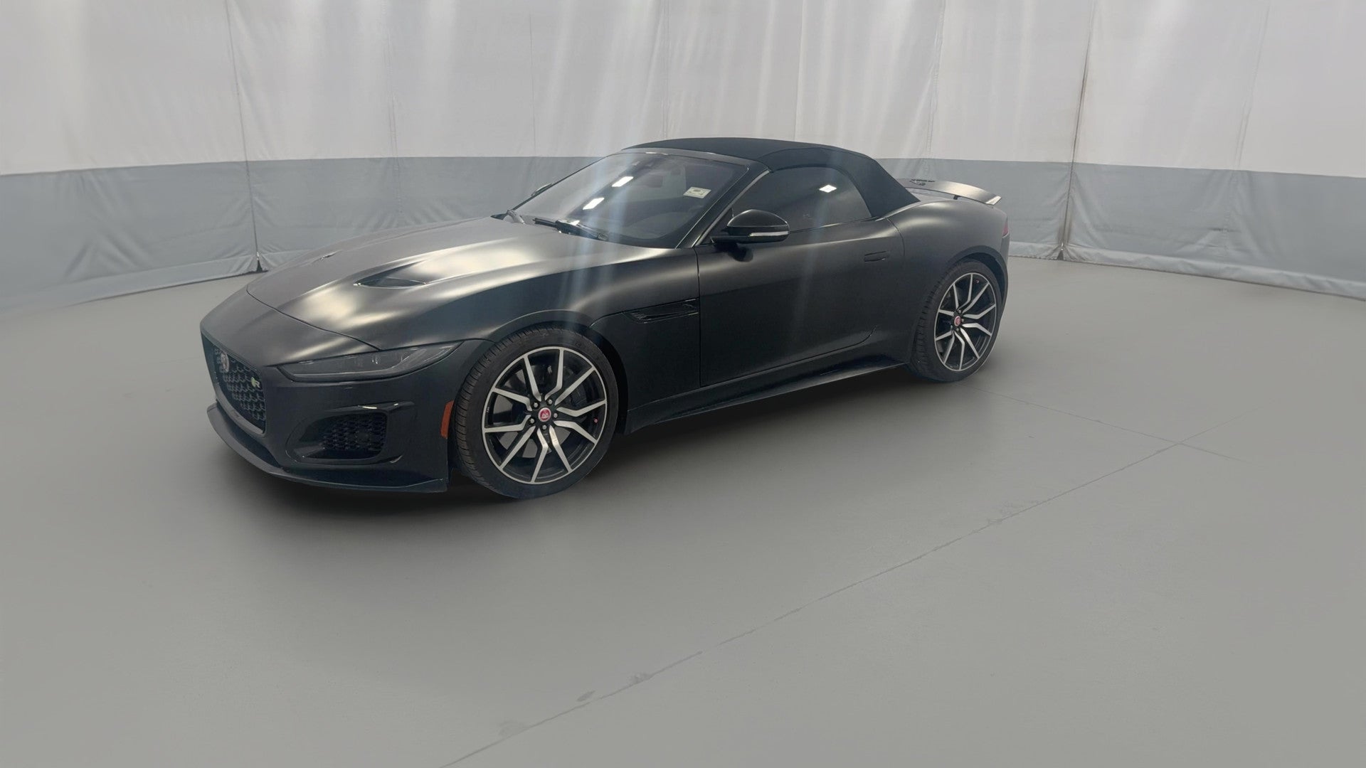 2022 Jaguar F-TYPE vehicle photo