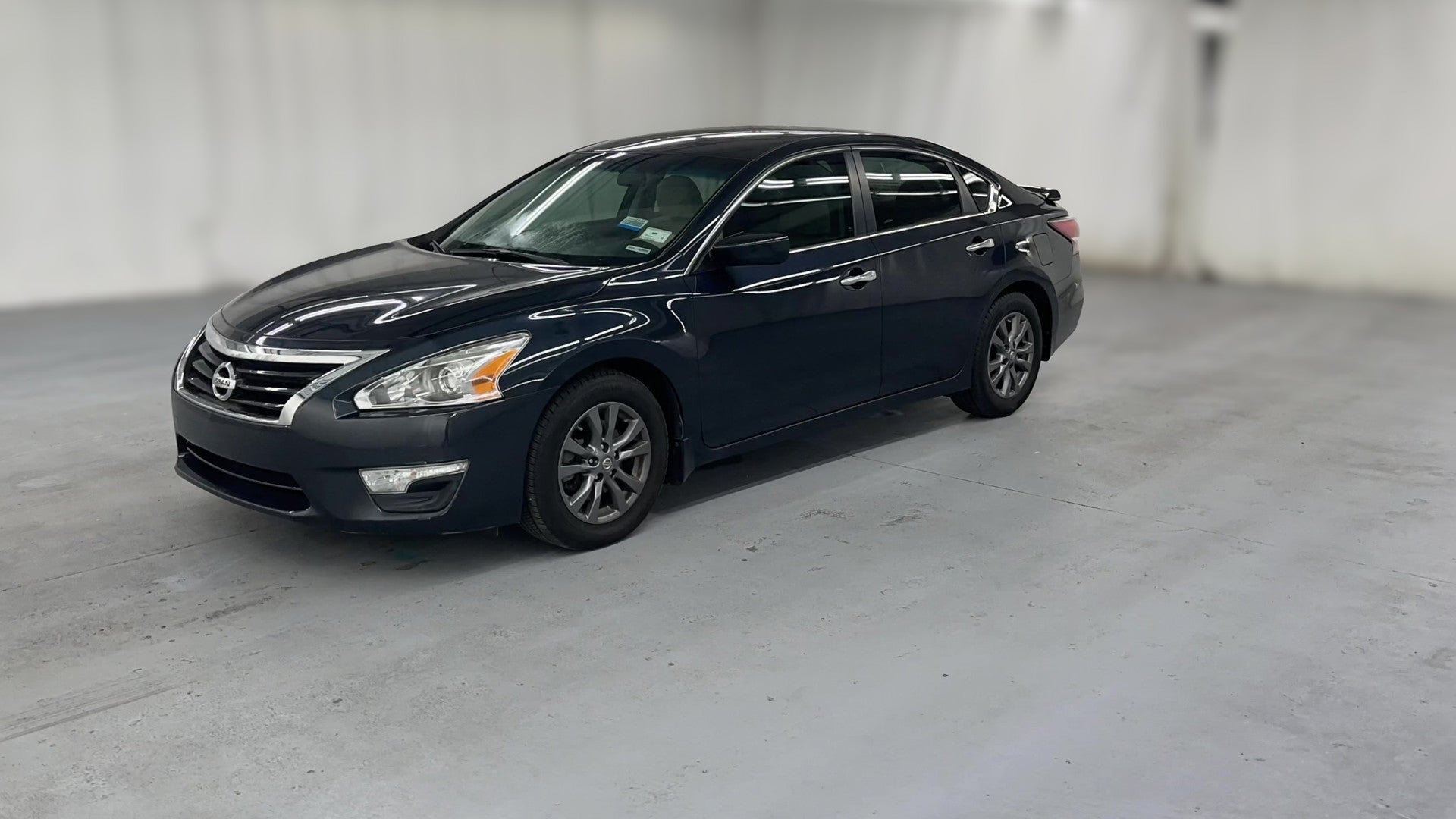 2015 Nissan Altima vehicle photo