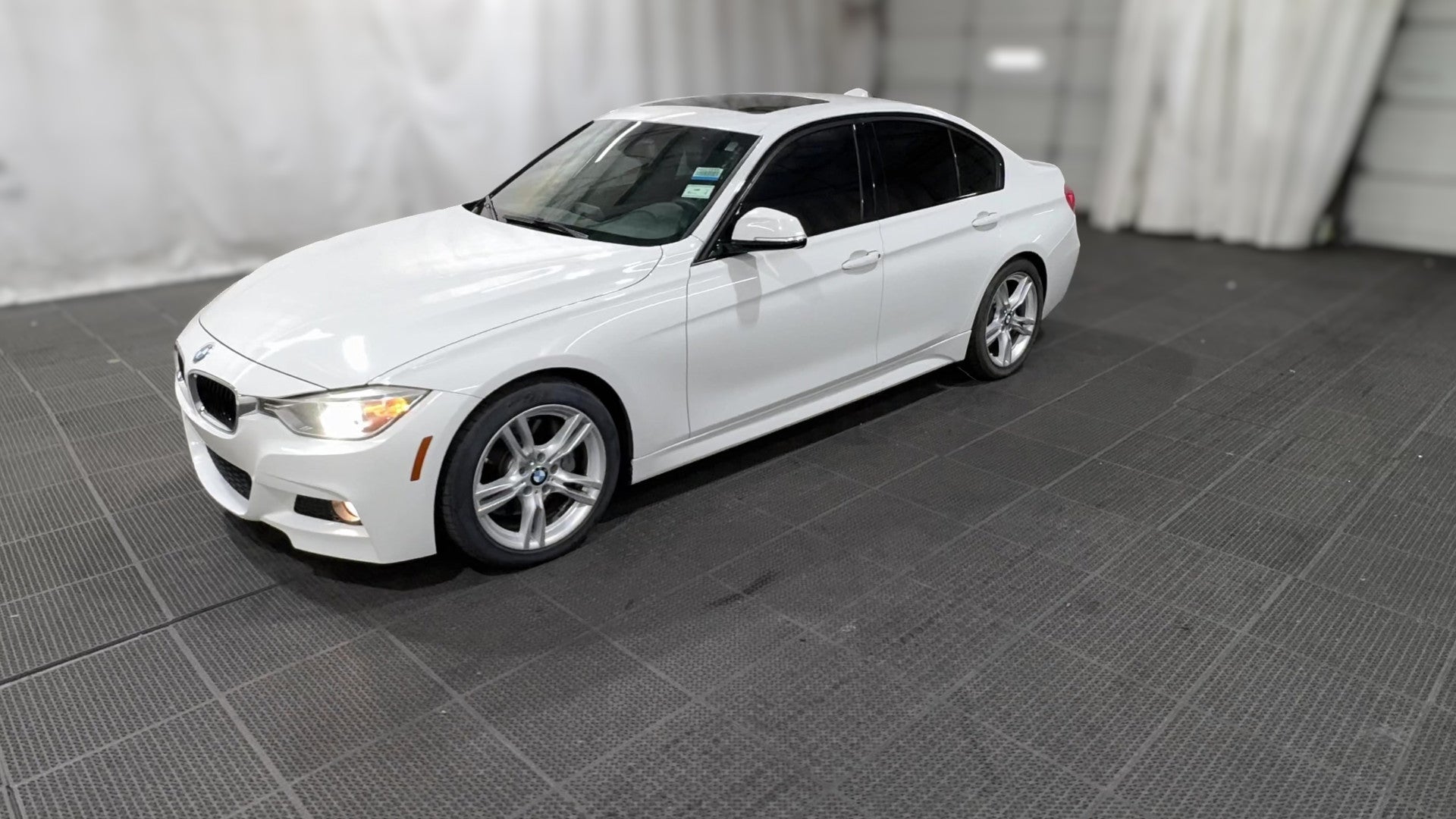 2015 BMW 3 Series vehicle photo