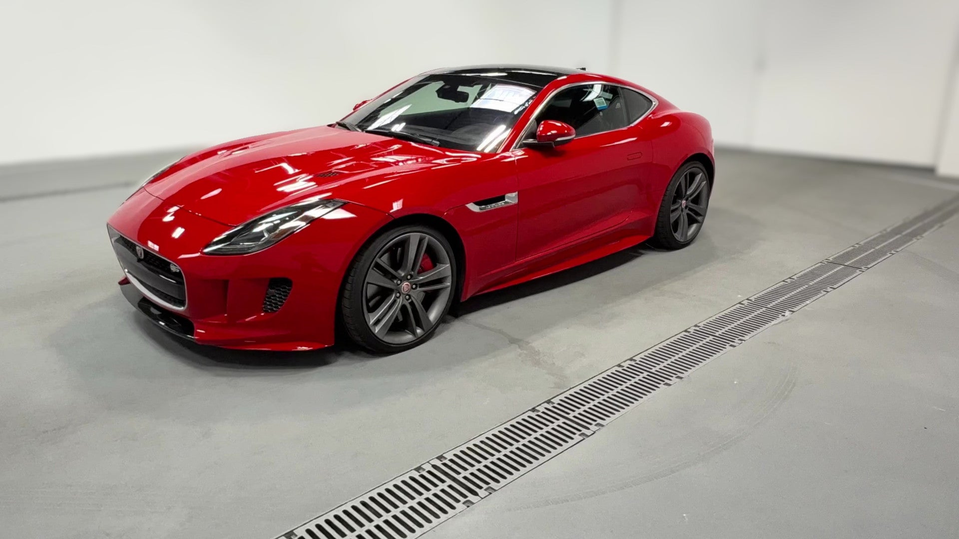 2017 Jaguar F-TYPE vehicle photo