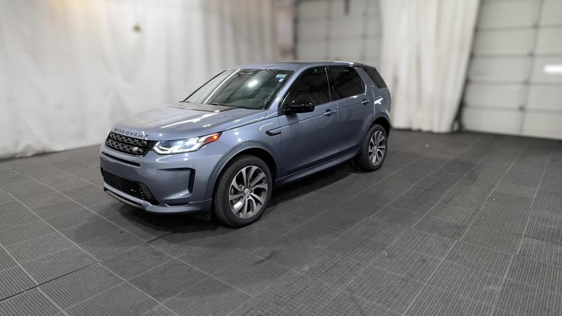 2023 Land Rover Discovery Sport vehicle photo