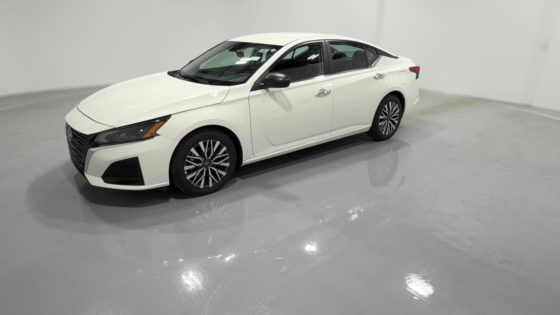 2025 Nissan Altima vehicle photo