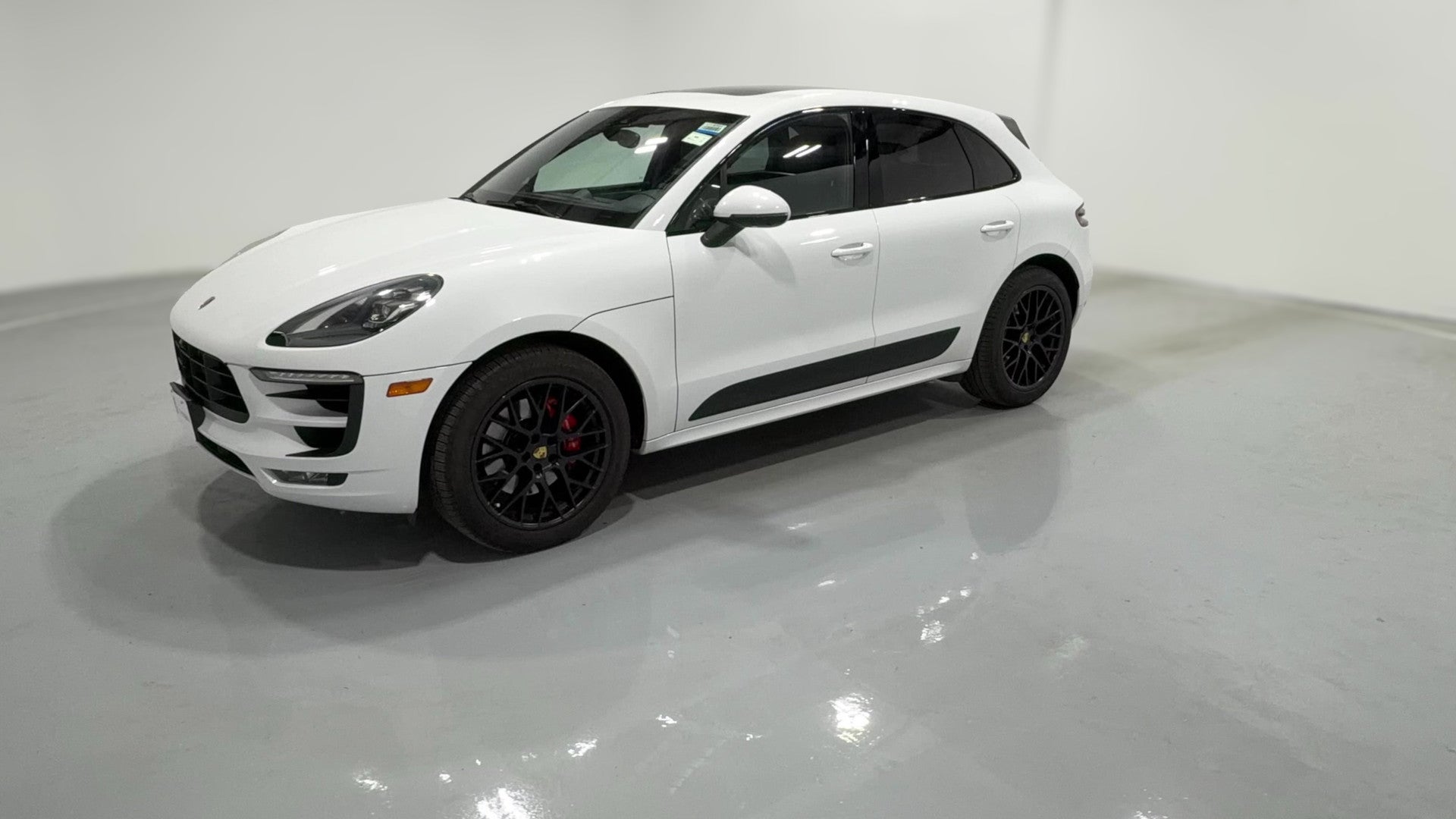 2017 Porsche Macan vehicle photo