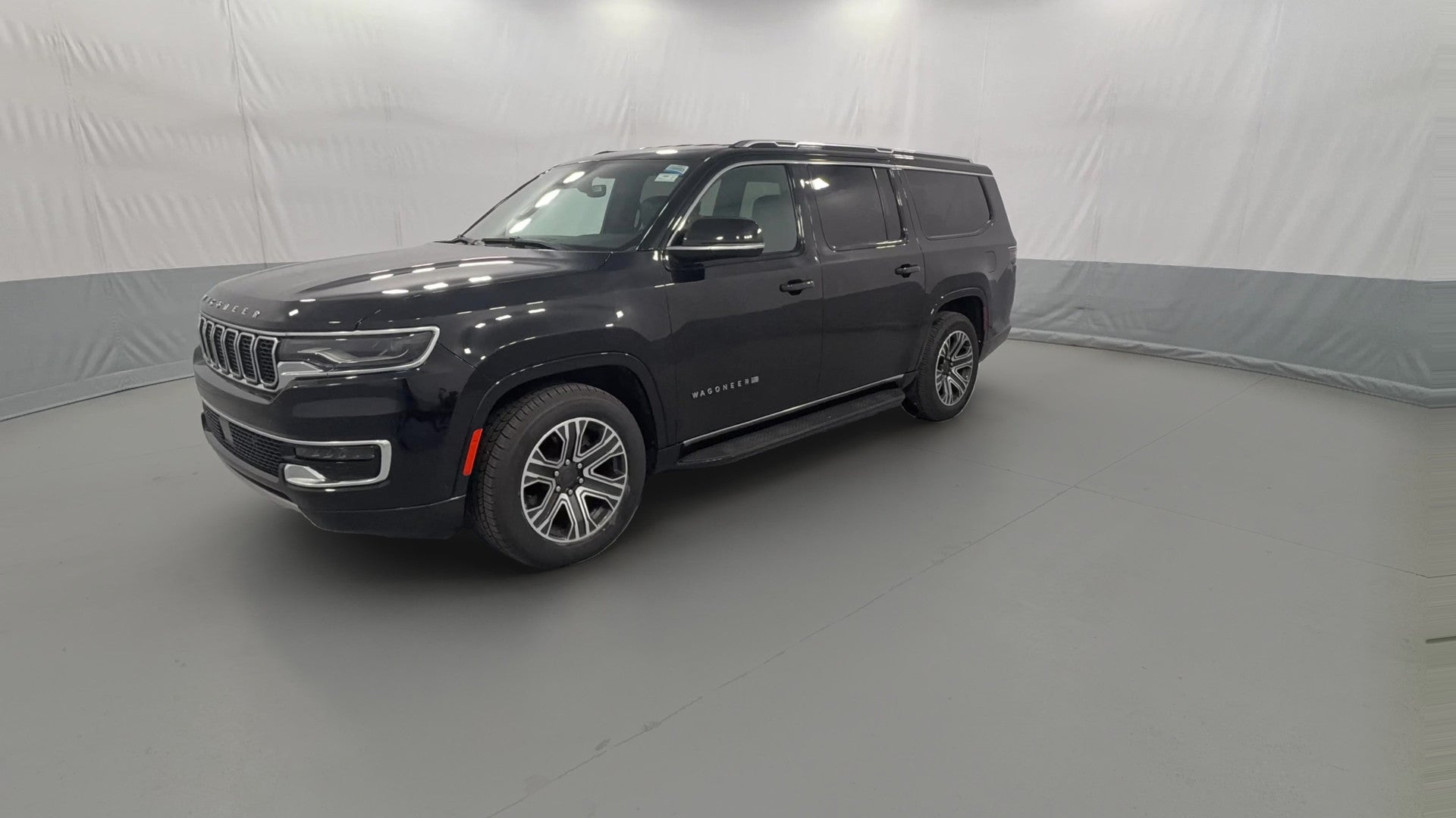 2023 Jeep Wagoneer L vehicle photo