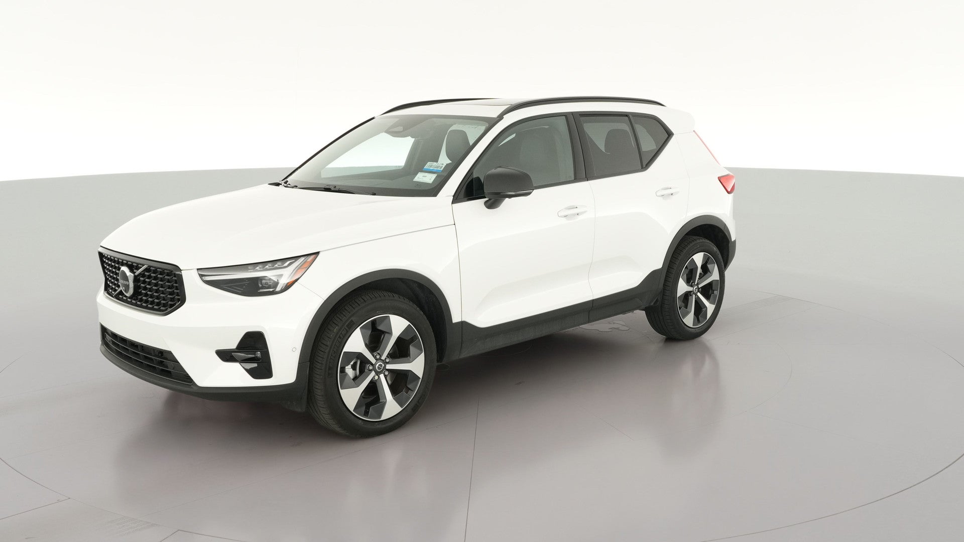 2026 Volvo XC40 vehicle photo