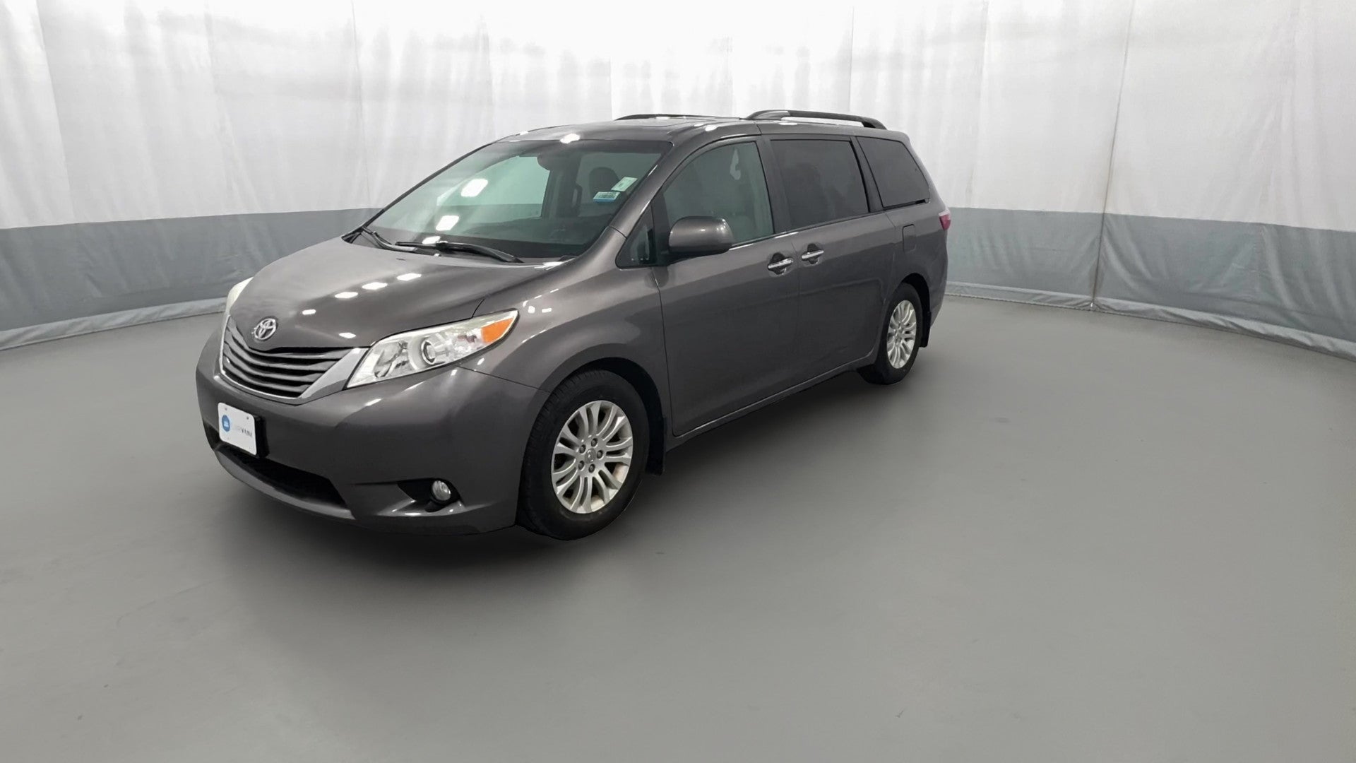 2017 Toyota Sienna vehicle photo
