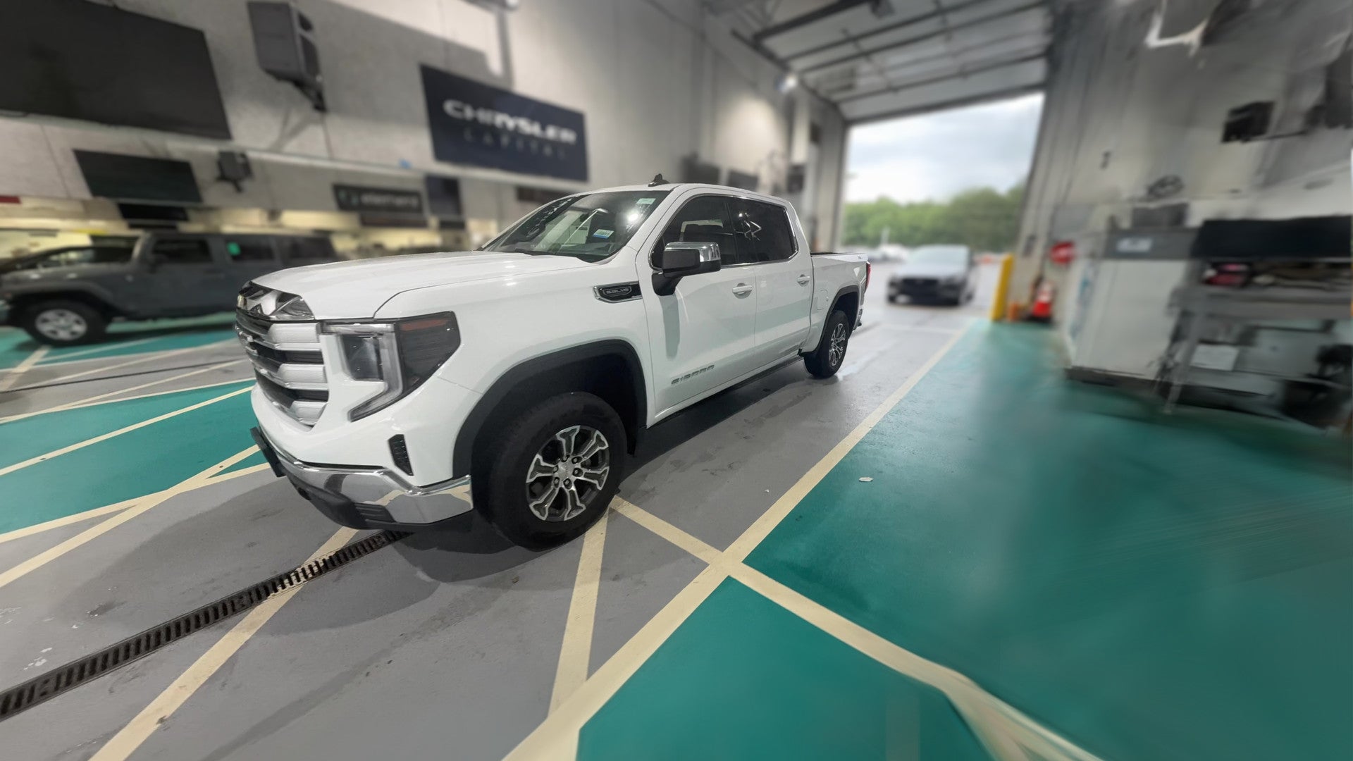 2023 GMC Sierra 1500 Crew Cab vehicle photo