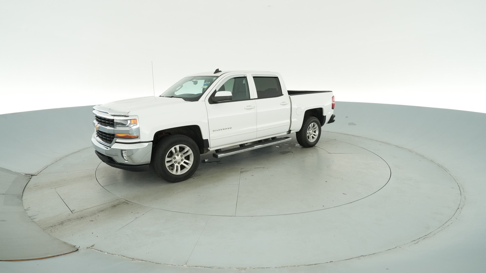2018 Chevrolet Silverado 1500 Crew Cab vehicle photo