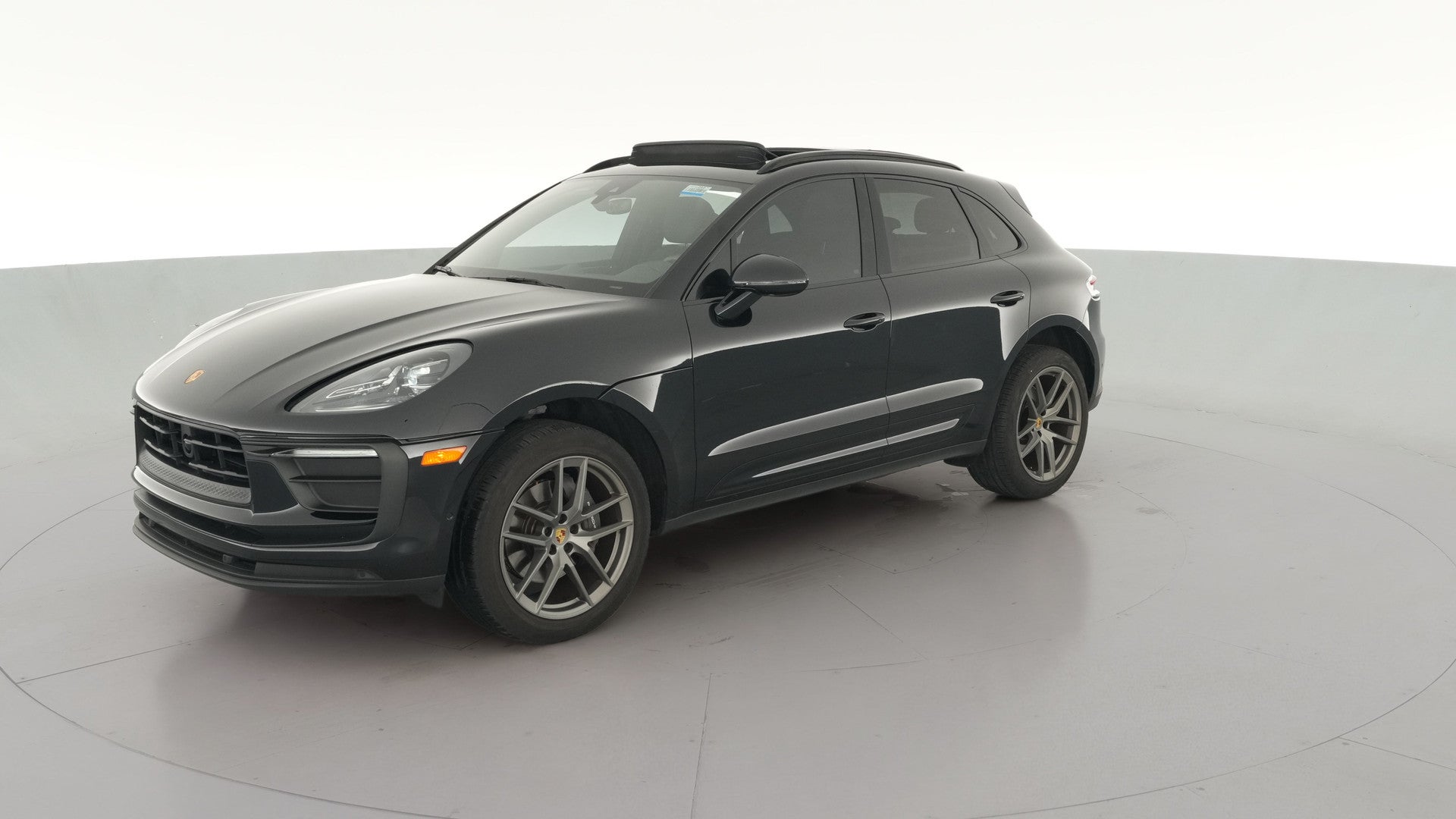 2023 Porsche Macan vehicle photo