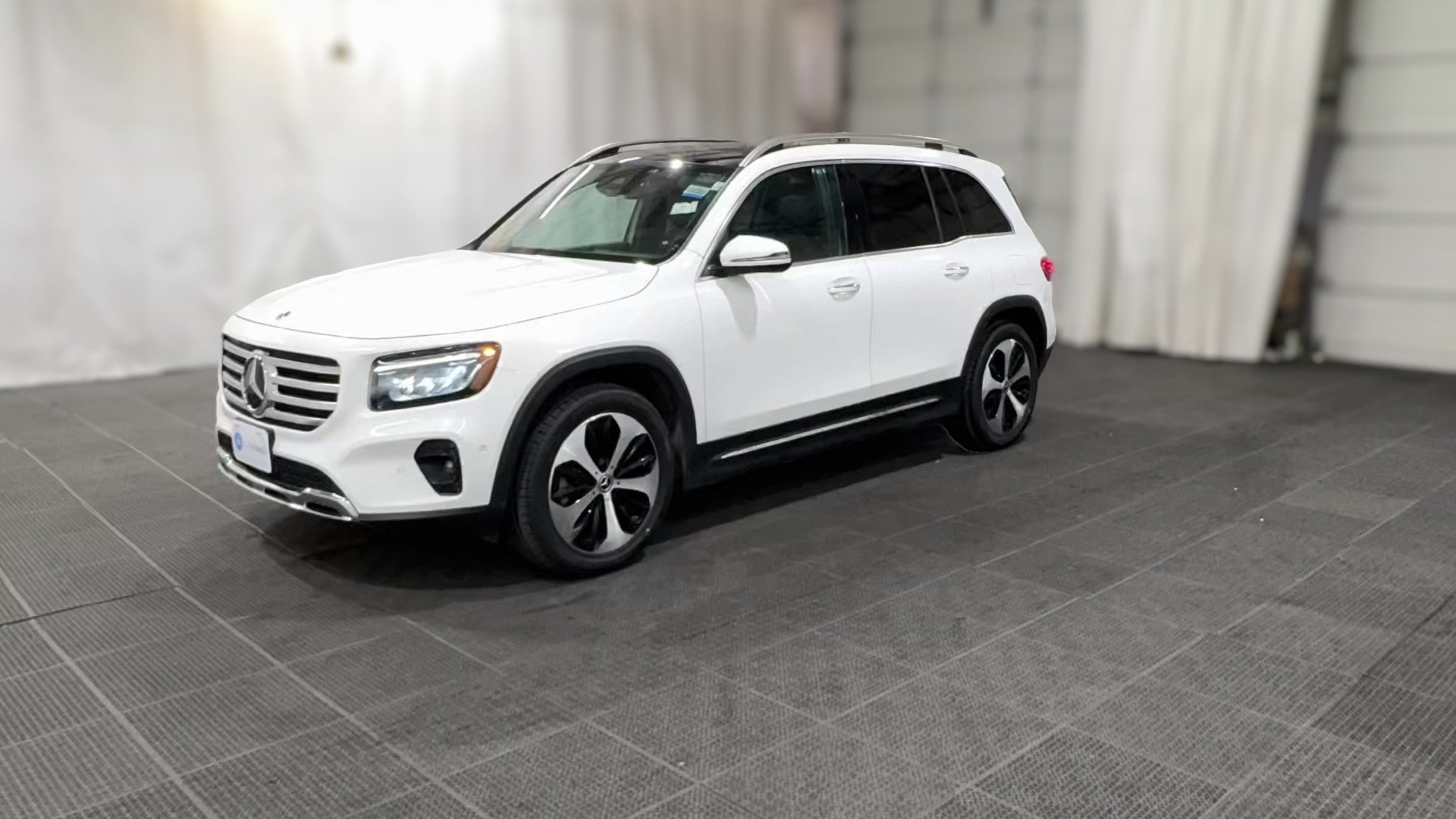 2025 Mercedes-Benz GLB vehicle photo