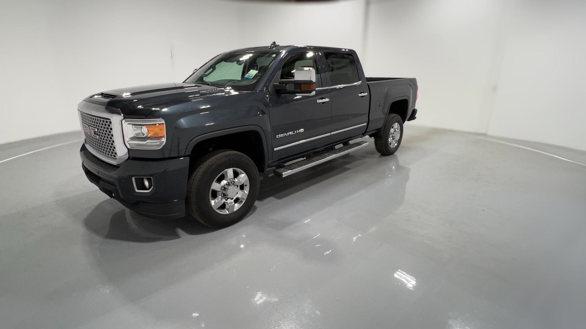 2017 GMC Sierra 3500 HD Crew Cab vehicle photo