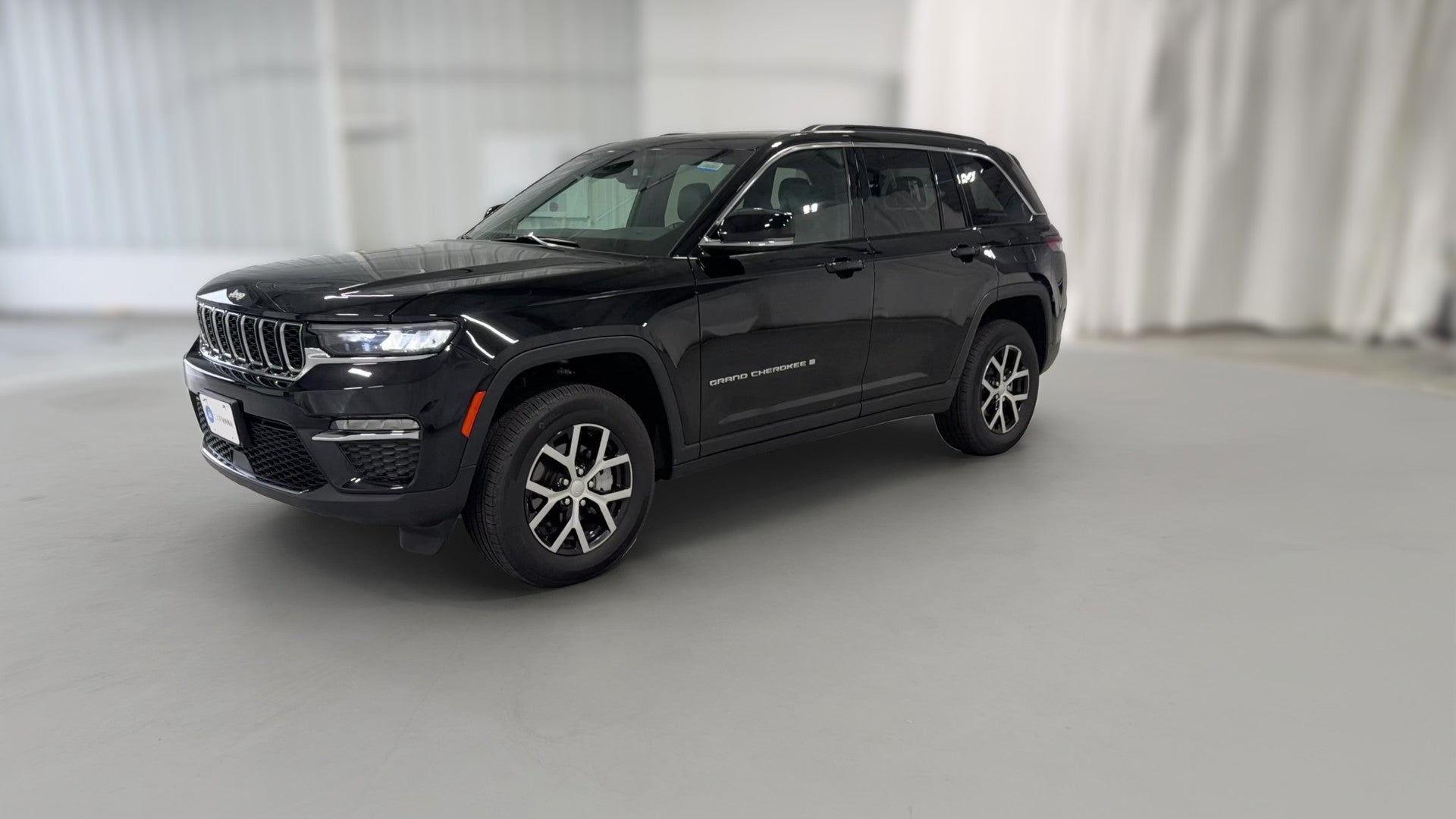 2025 Jeep Grand Cherokee vehicle photo