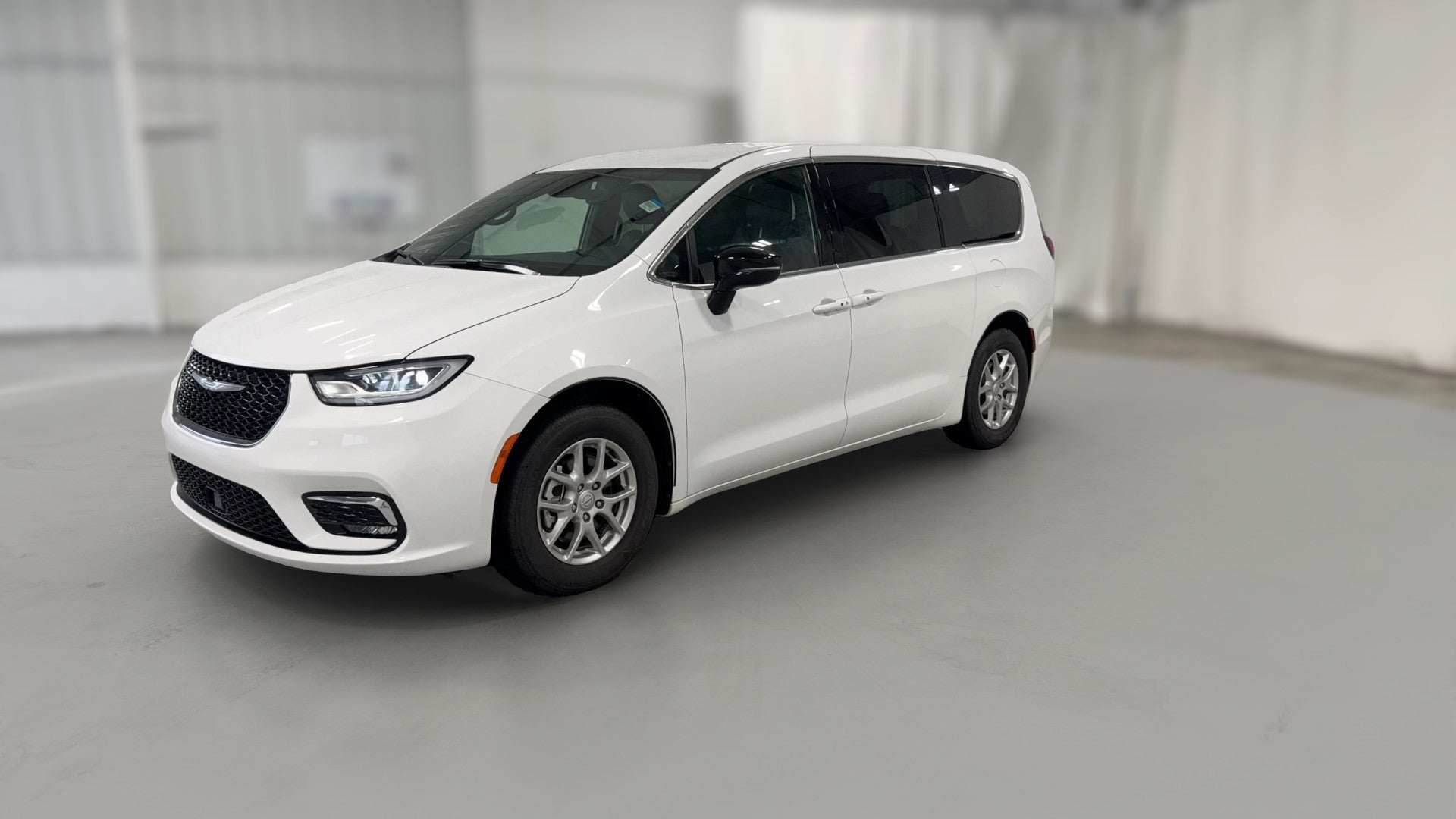 2026 Chrysler Pacifica vehicle photo