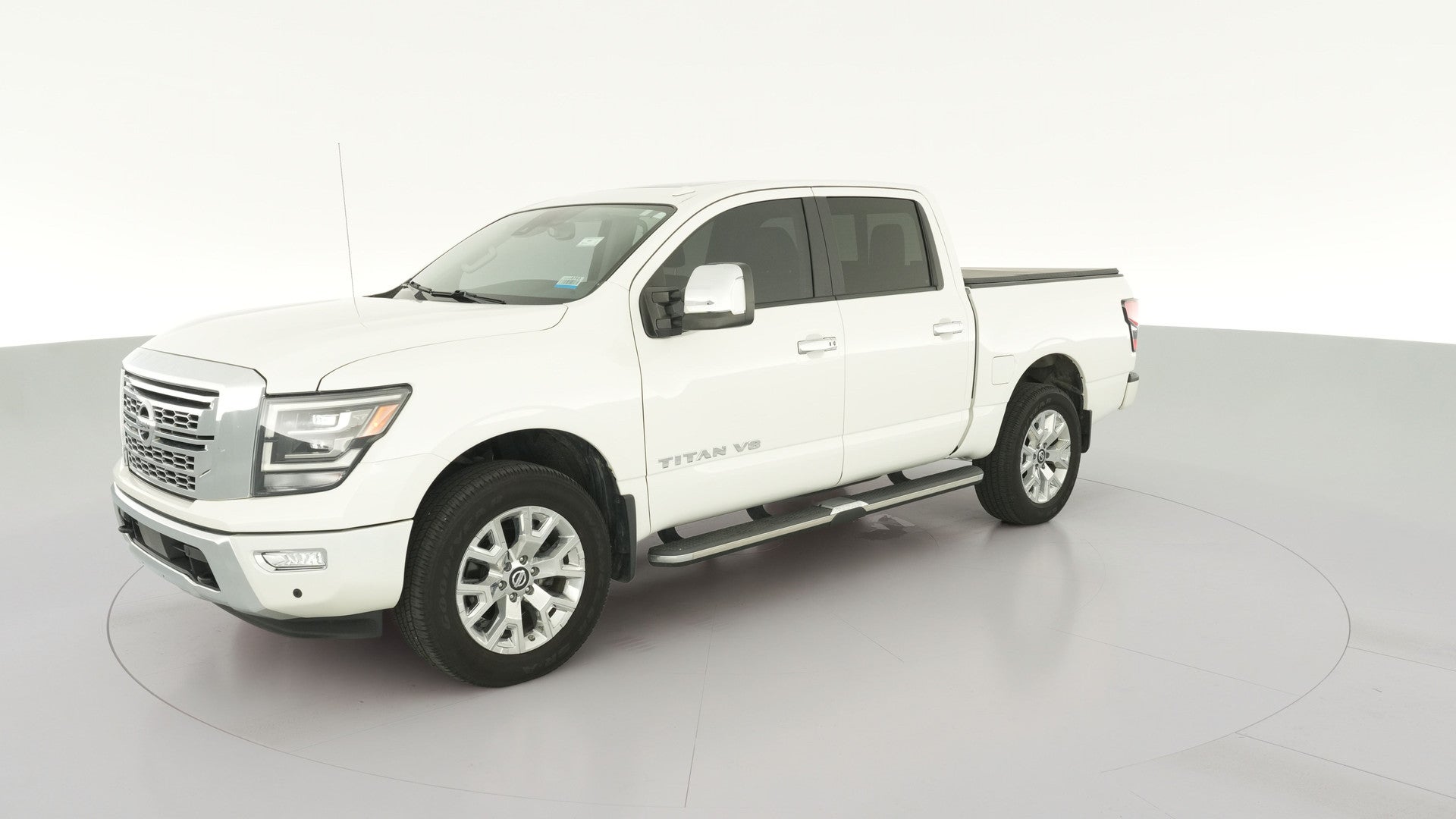 2020 Nissan Titan Crew Cab vehicle photo
