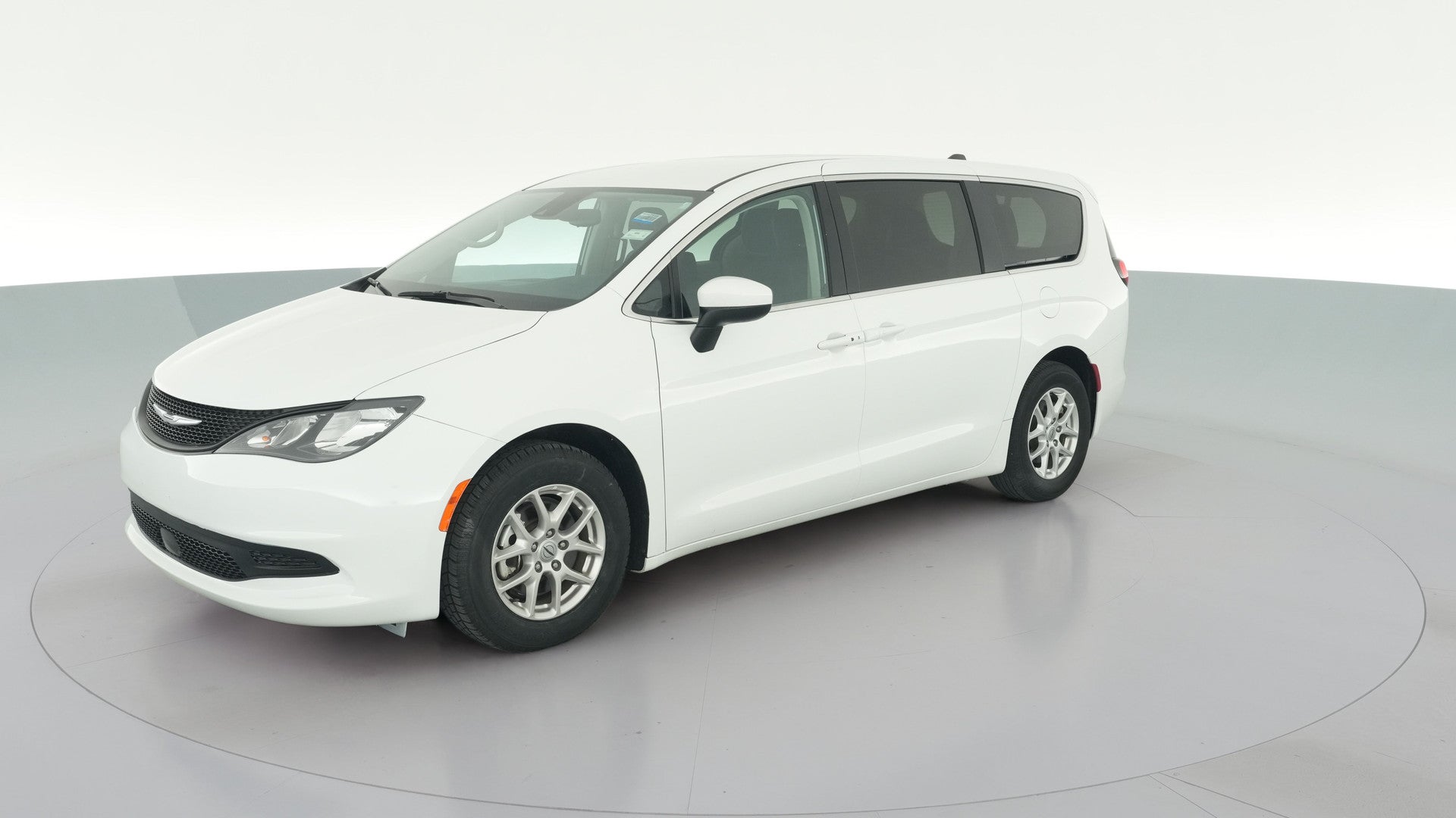 2023 Chrysler Voyager vehicle photo