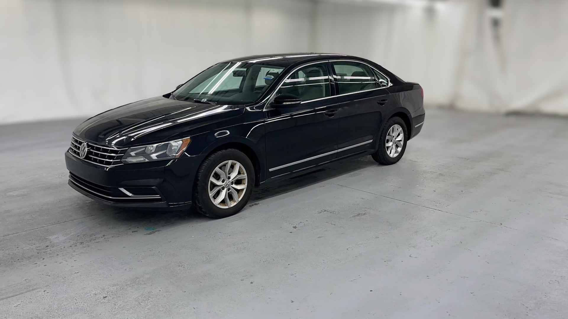 2017 Volkswagen Passat vehicle photo