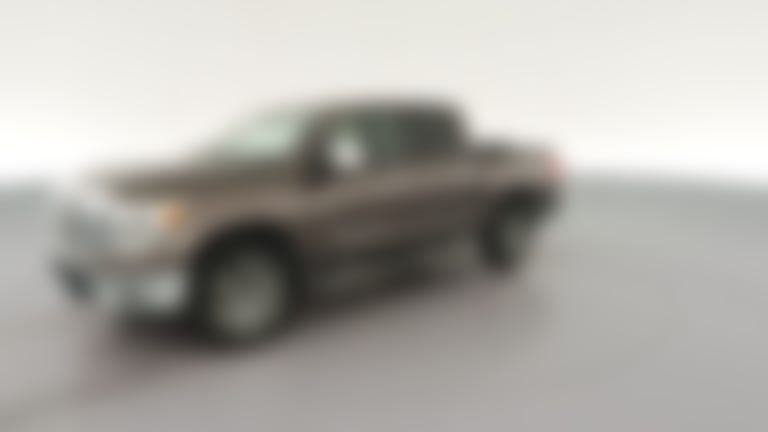 2018 Nissan Titan Crew Cab vehicle photo