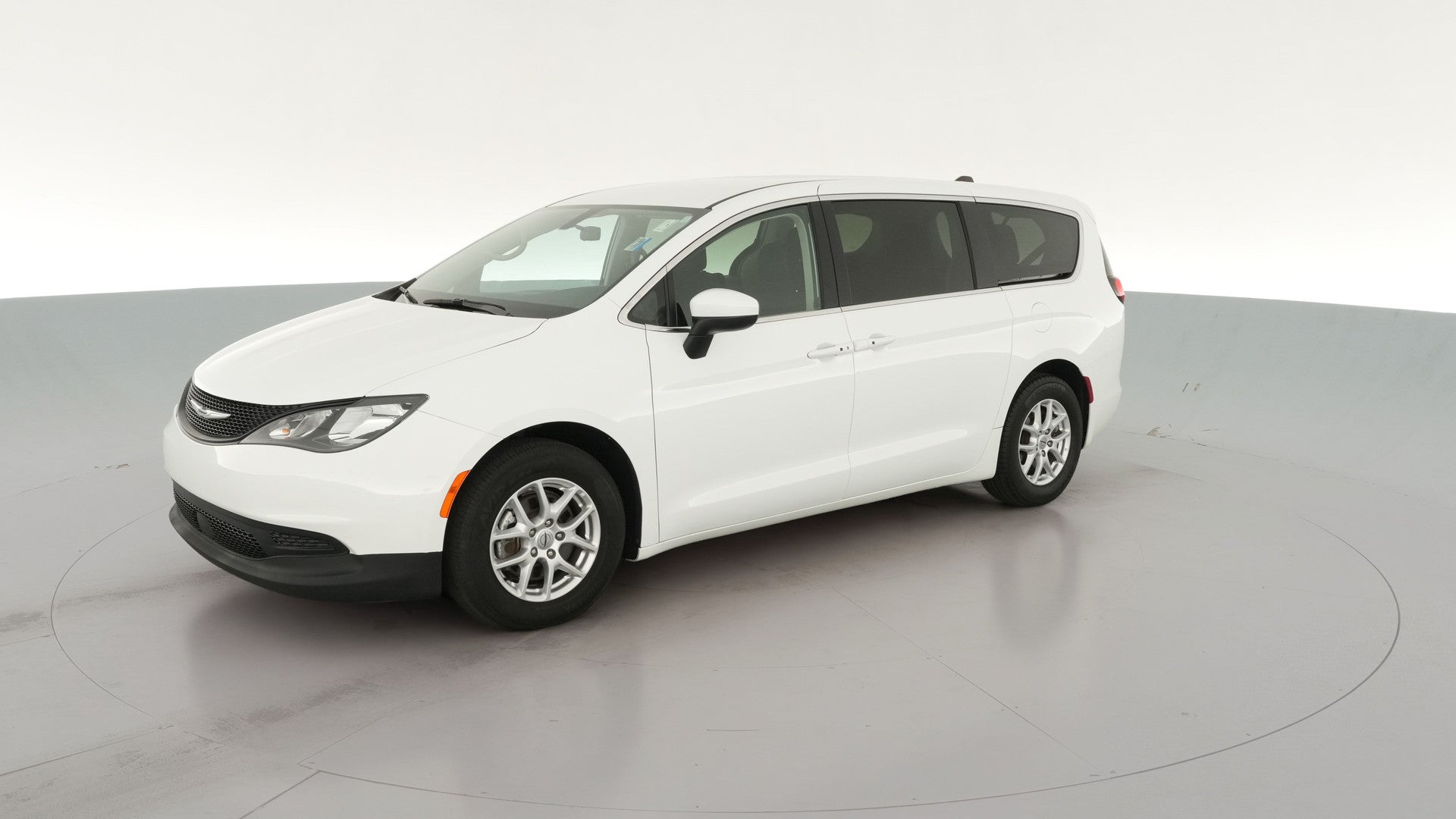 2022 Chrysler Voyager vehicle photo