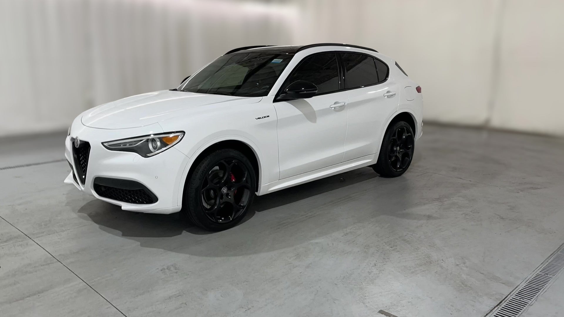2022 Alfa Romeo Stelvio vehicle photo