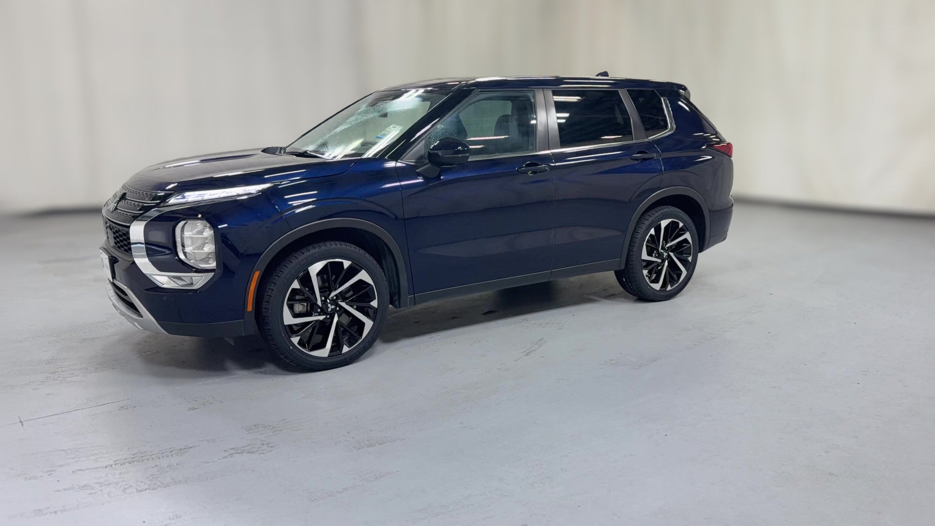 2023 Mitsubishi Outlander vehicle photo