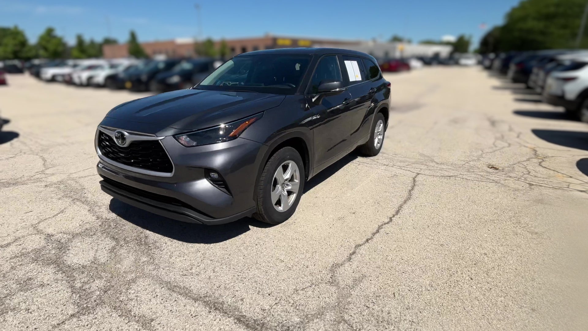 2025 Toyota Highlander vehicle photo