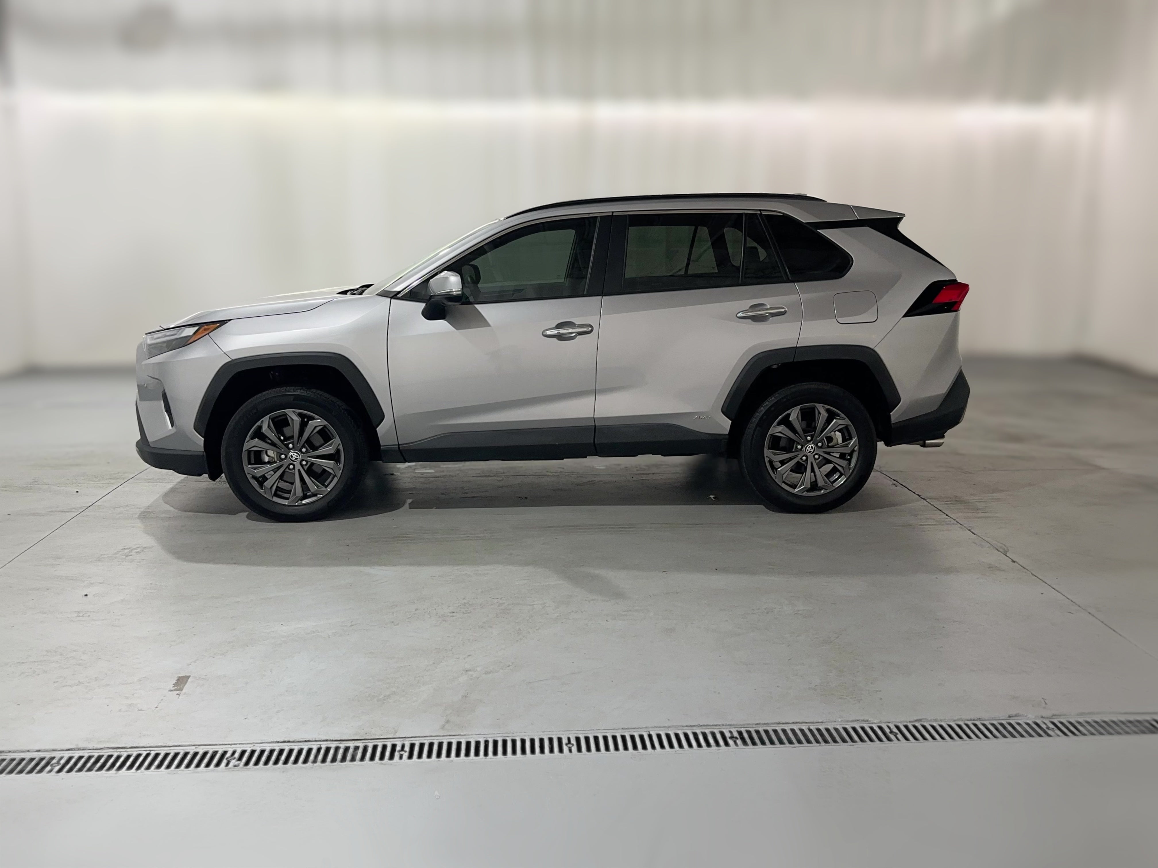 2023 Toyota RAV4 Limited - Photo 25
