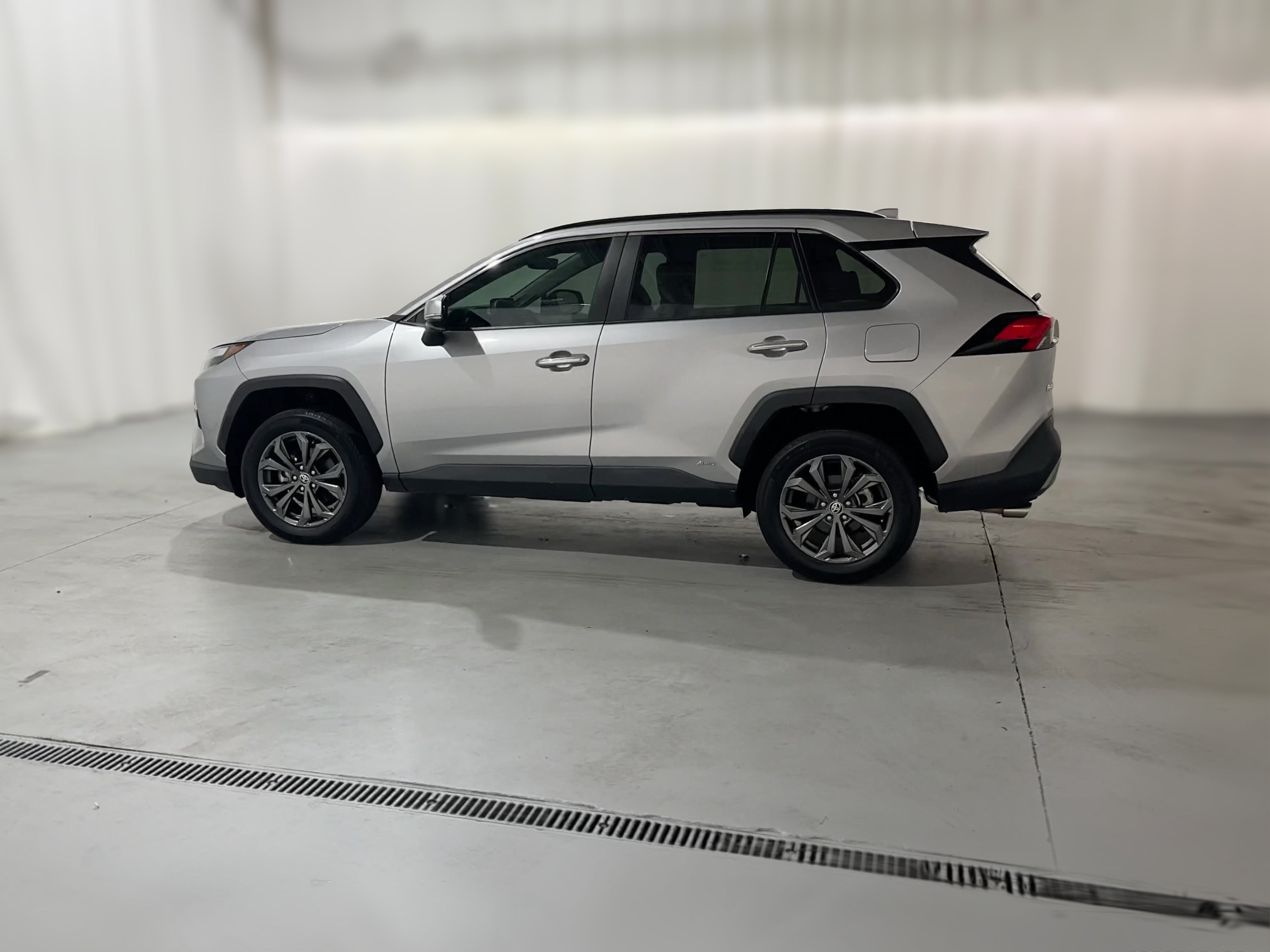 2023 Toyota RAV4 Limited - Photo 26