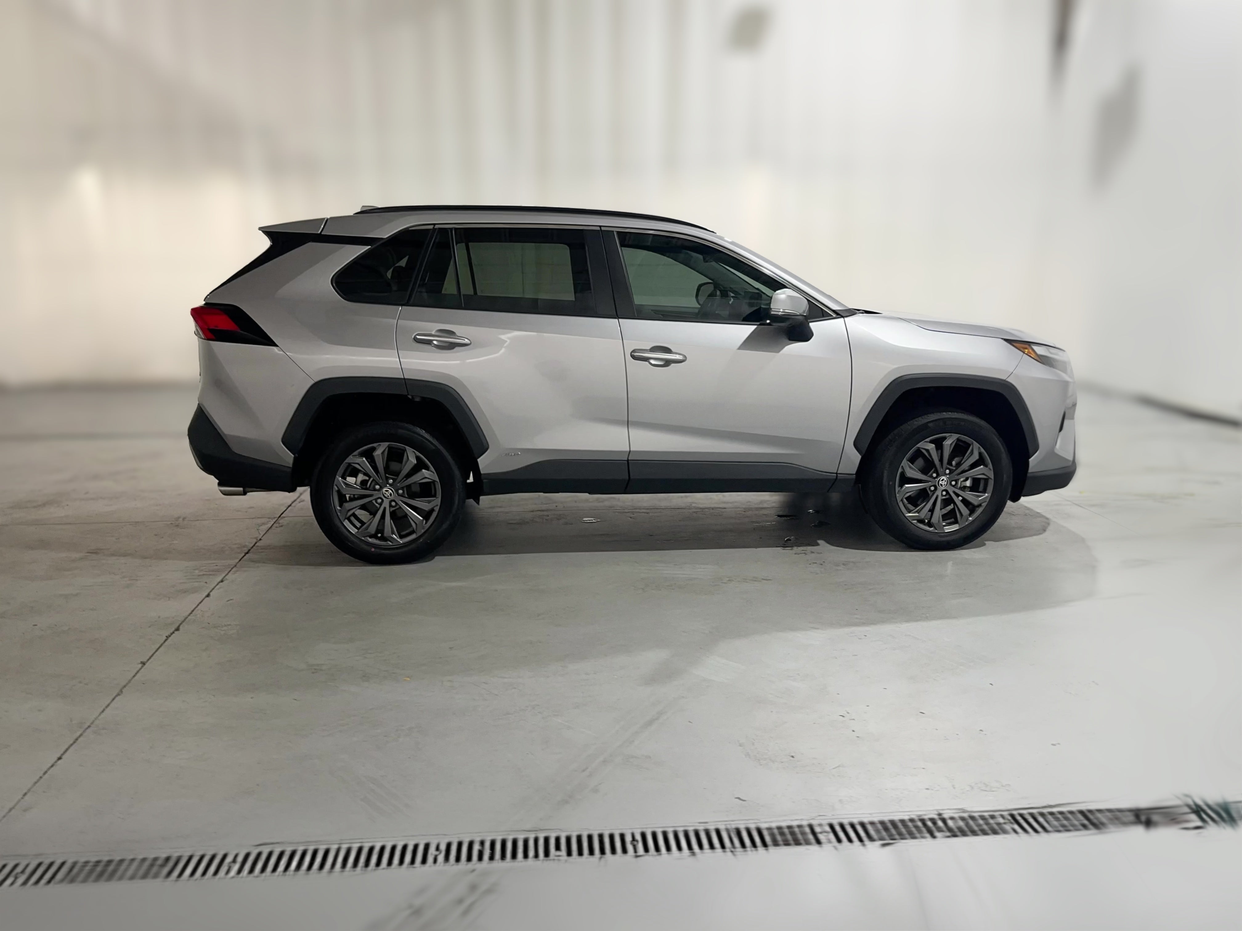 2023 Toyota RAV4 Limited - Photo 33