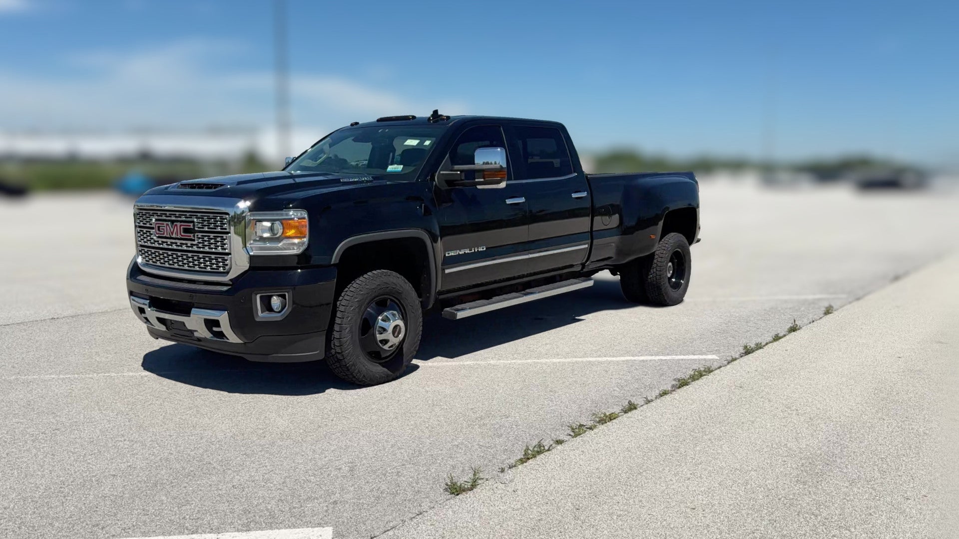 2019 GMC Sierra 3500 HD Crew Cab vehicle photo