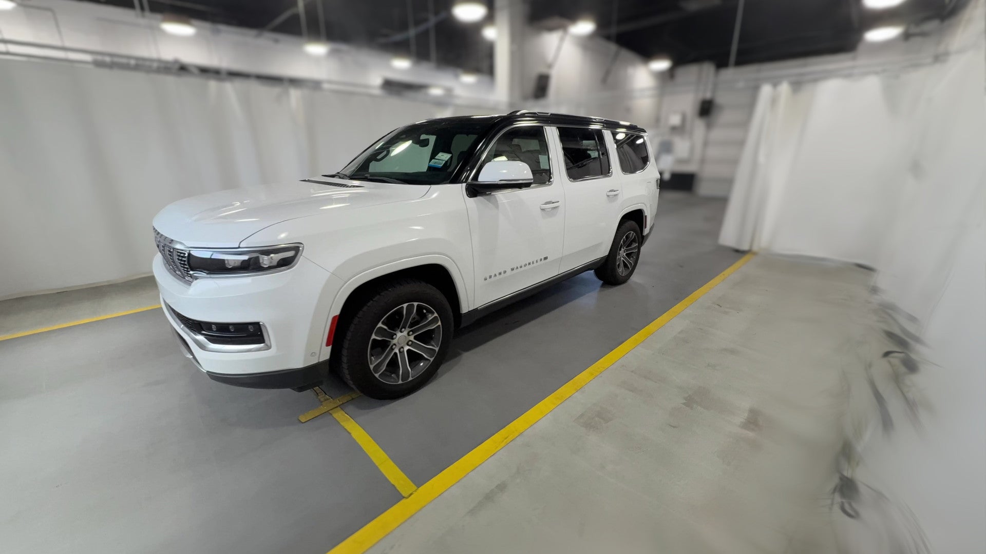 2022 Jeep Grand Wagoneer vehicle photo