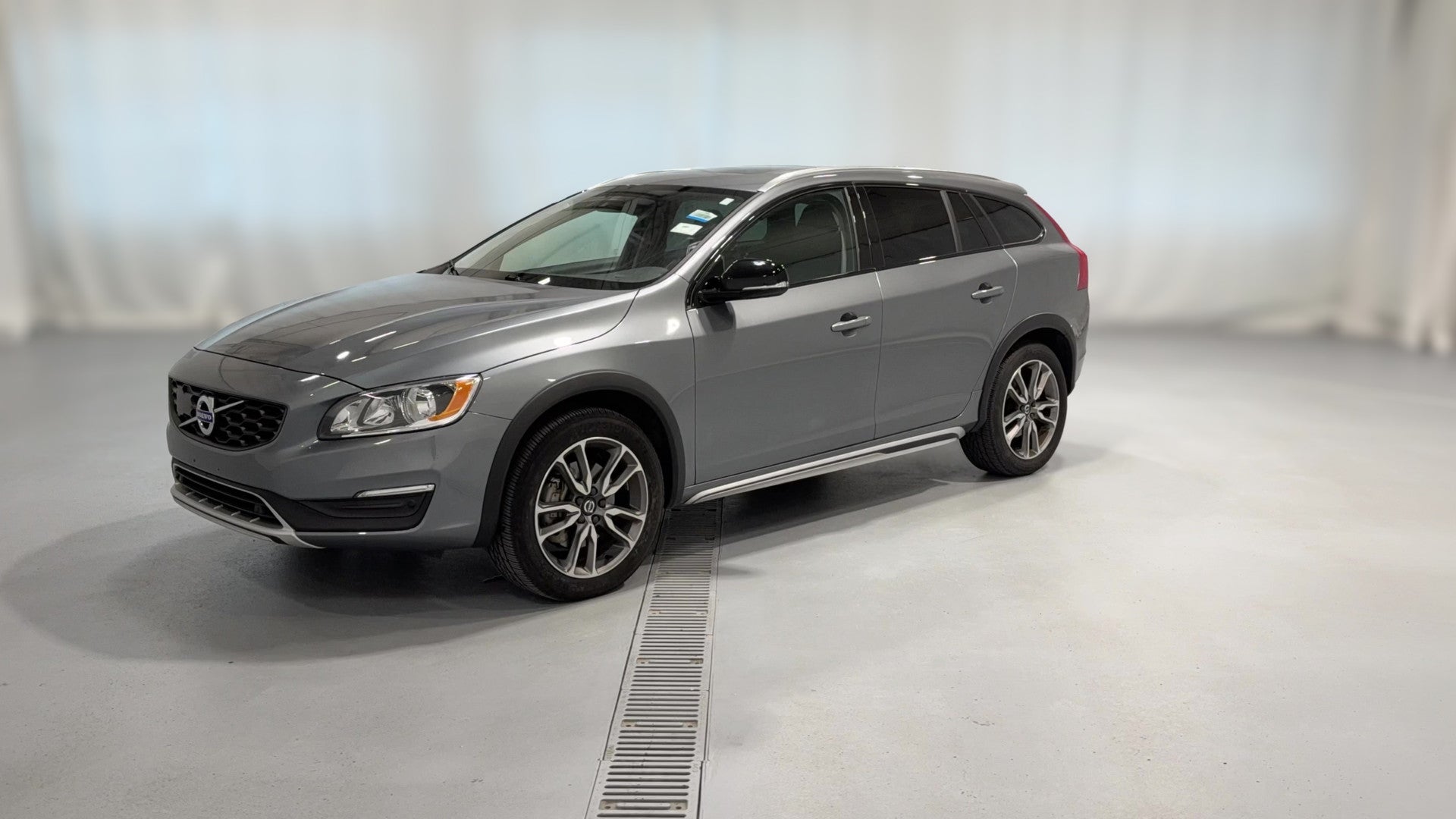2018 Volvo V60 vehicle photo