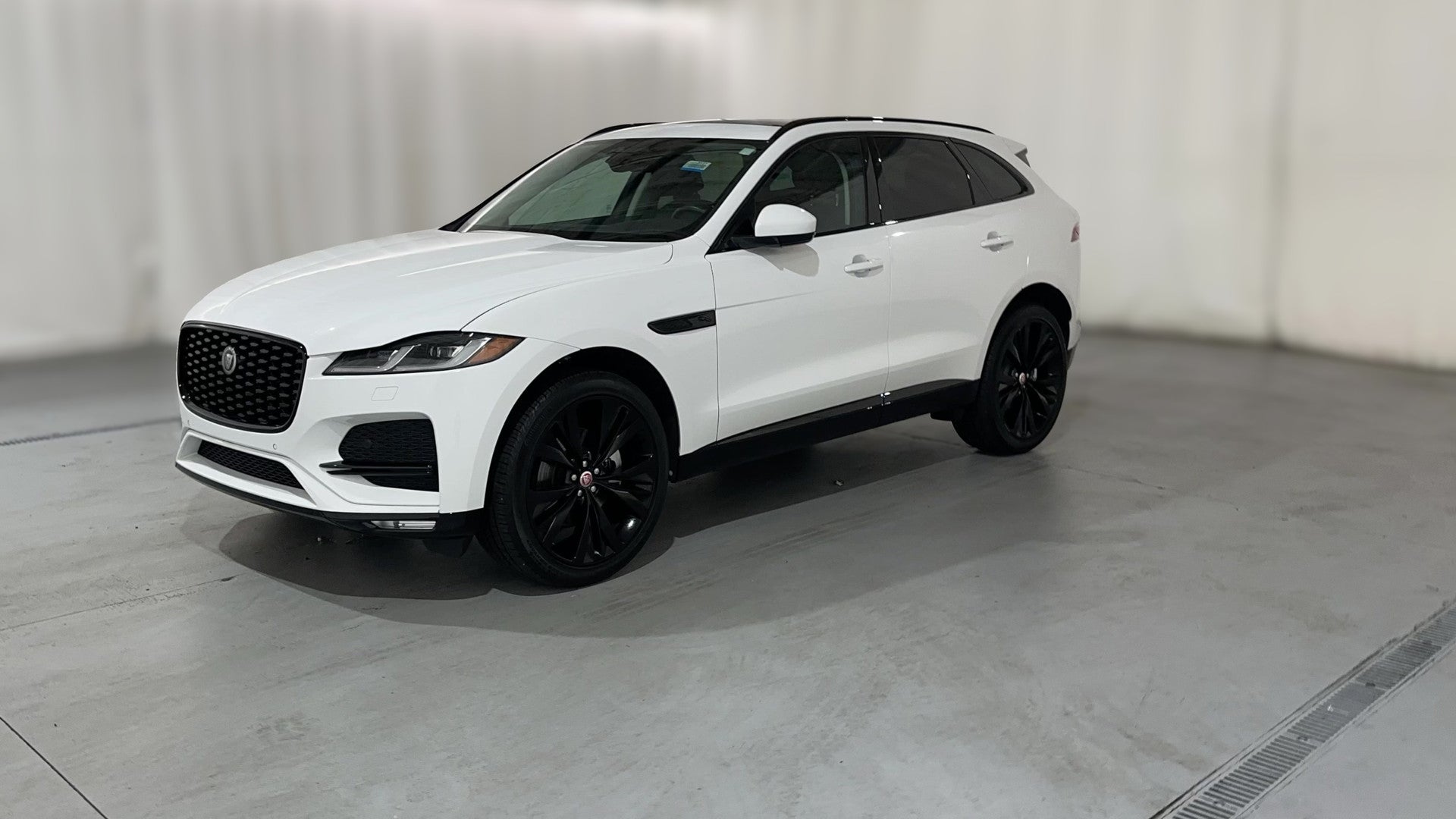 2023 Jaguar F-PACE vehicle photo
