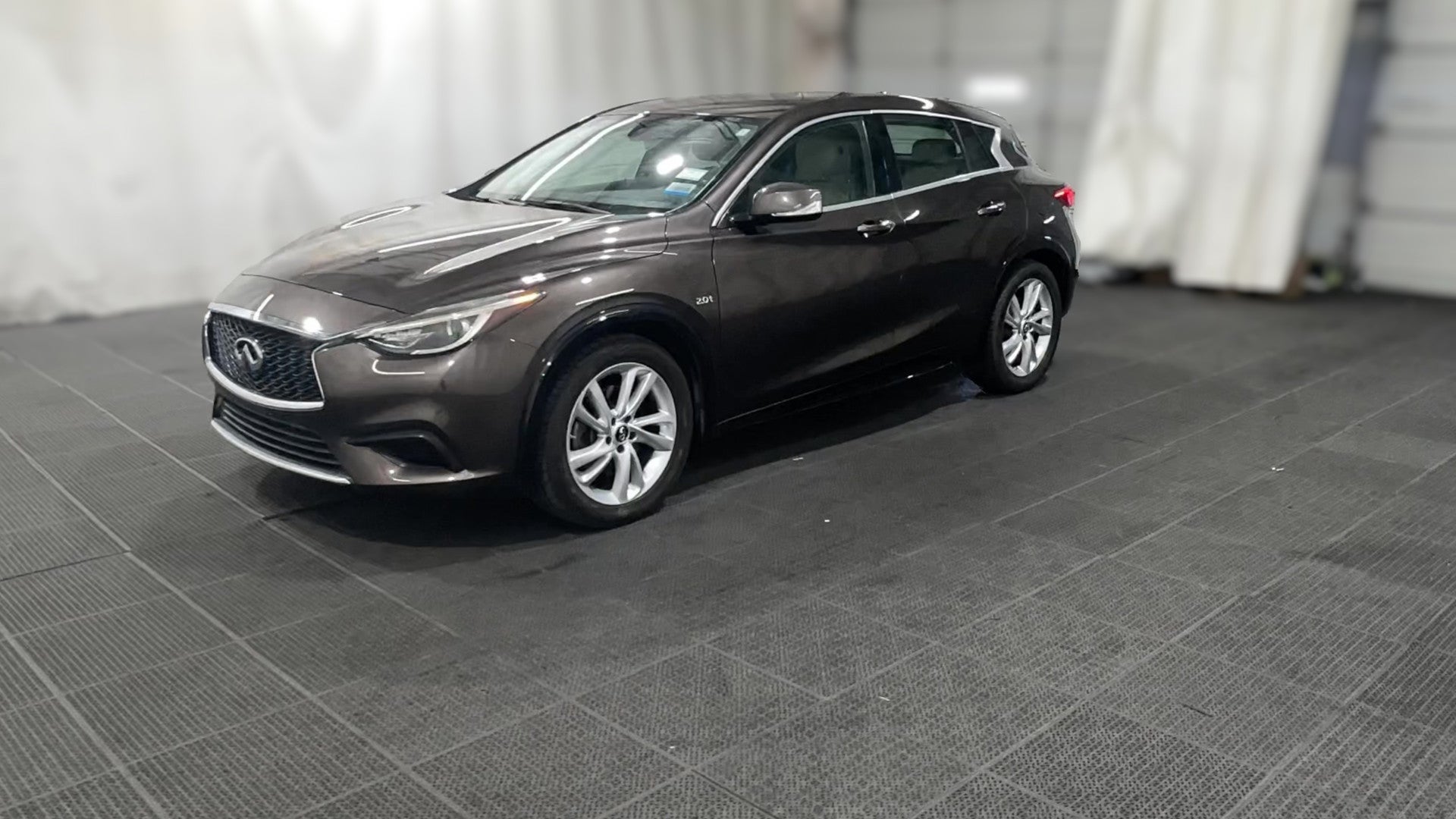 2017 INFINITI QX30 vehicle photo