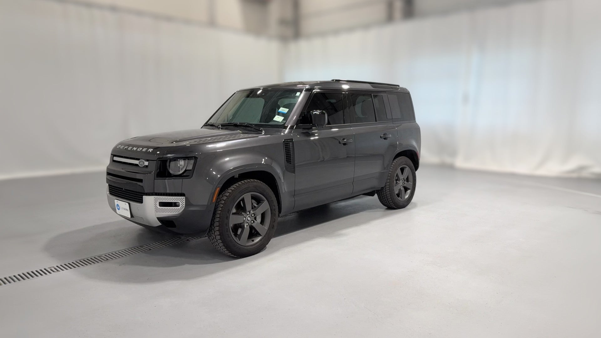 2025 Land Rover Defender 110 vehicle photo