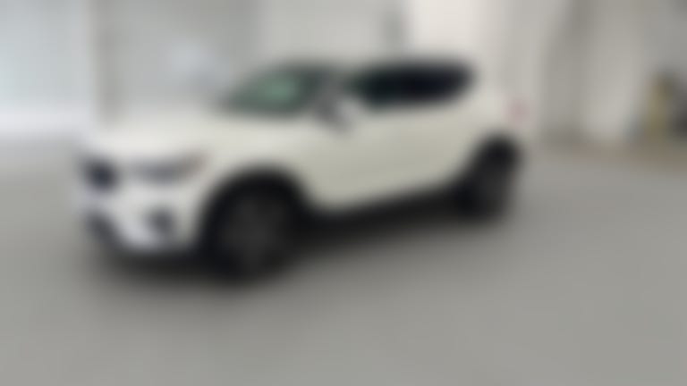 2023 Volvo XC40 vehicle photo