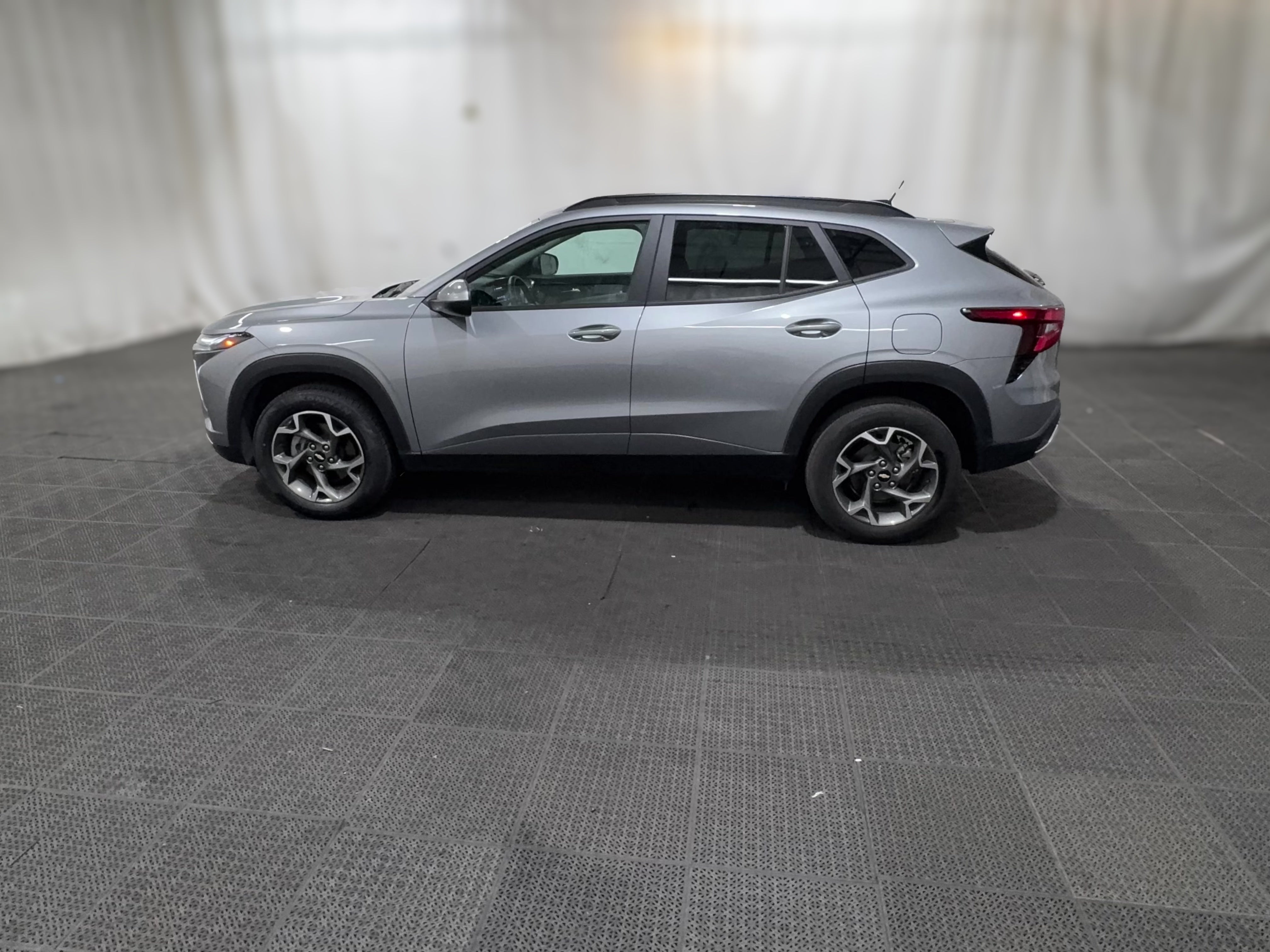 2025 Chevrolet Trax LT - Photo 26