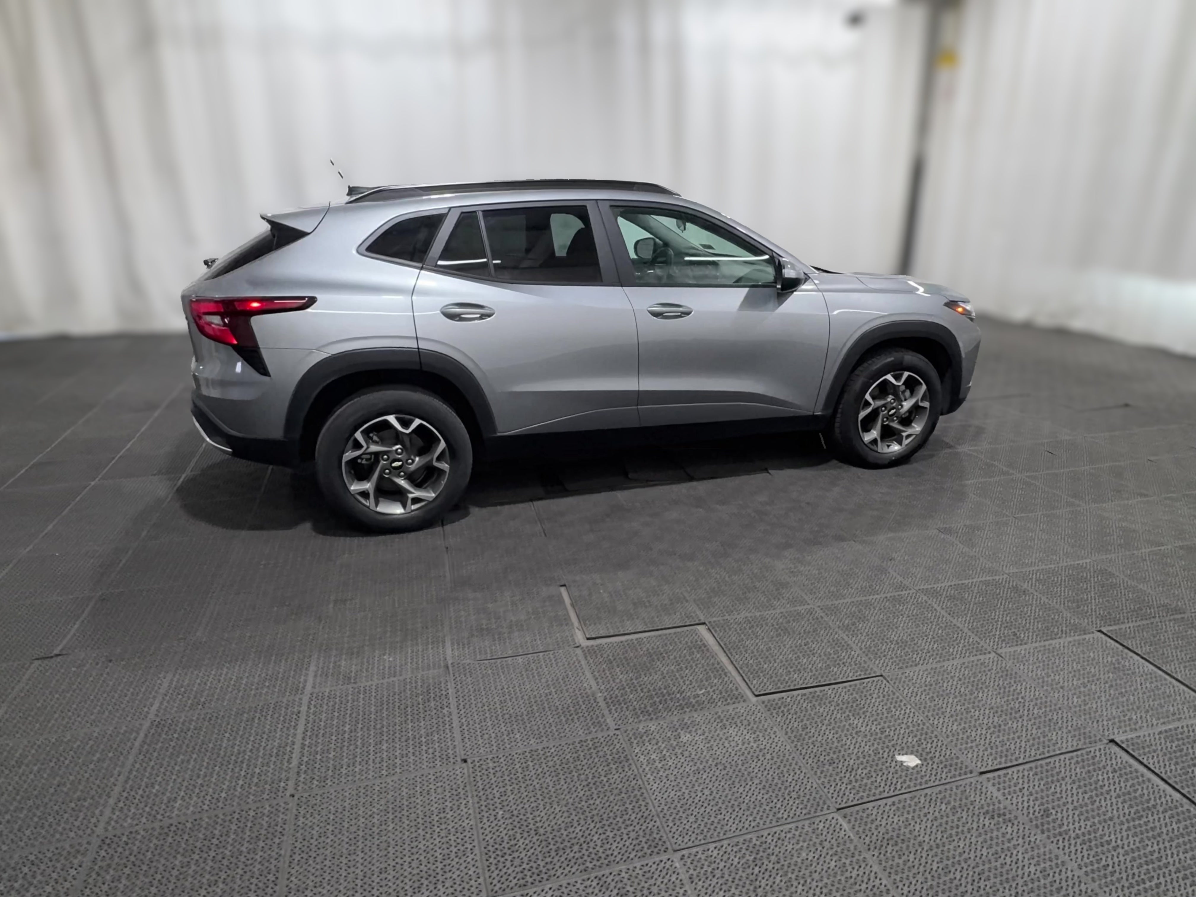 2025 Chevrolet Trax LT - Photo 33