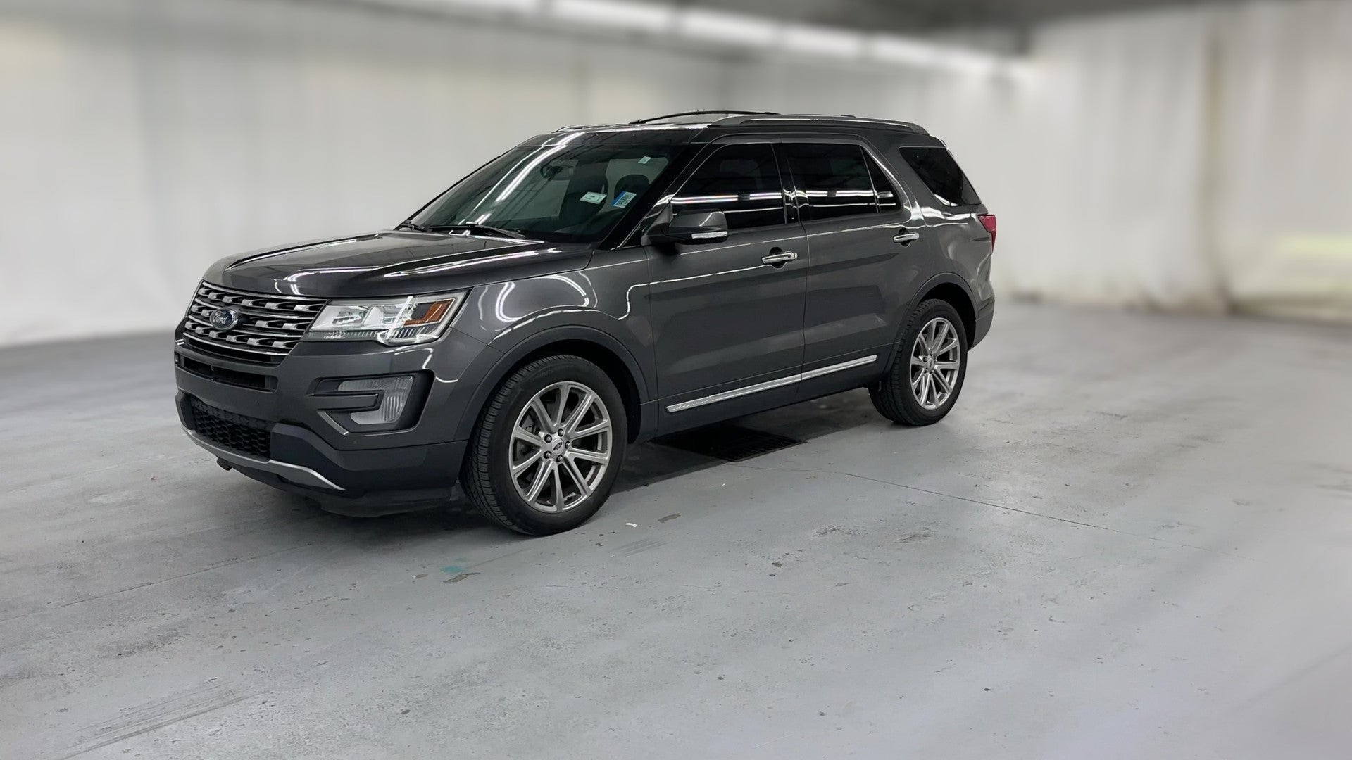 2017 Ford Explorer vehicle photo