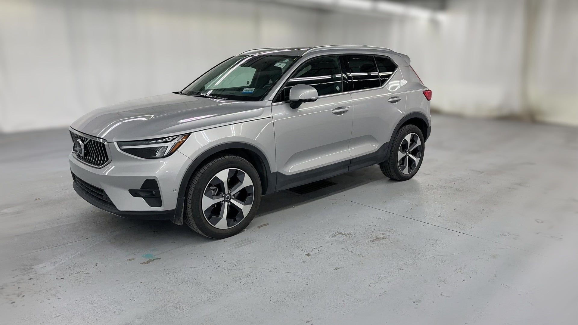 2025 Volvo XC40 vehicle photo