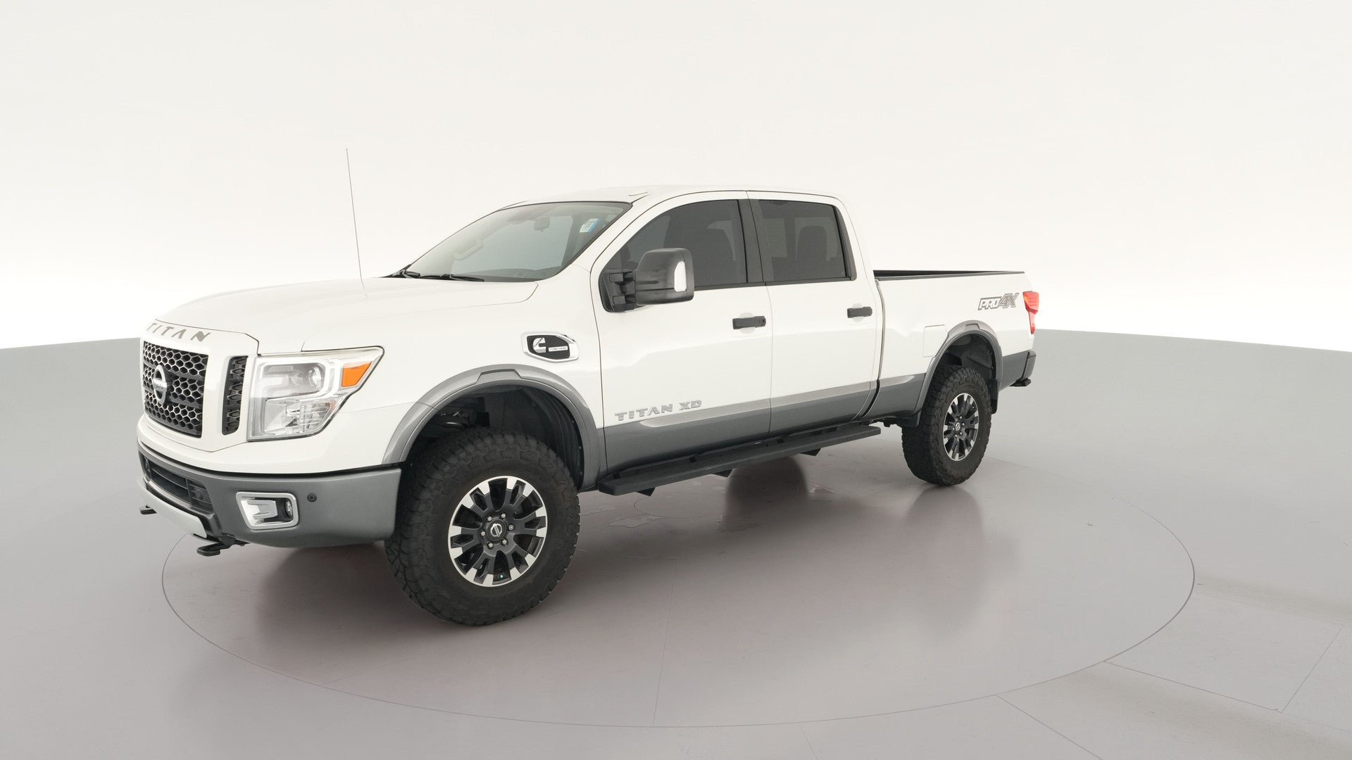 2019 Nissan TITAN XD Crew Cab vehicle photo