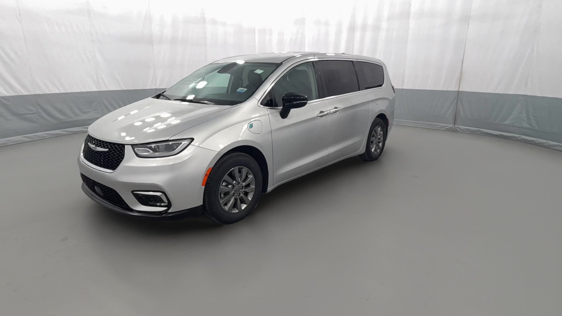 2024 Chrysler Pacifica Hybrid vehicle photo