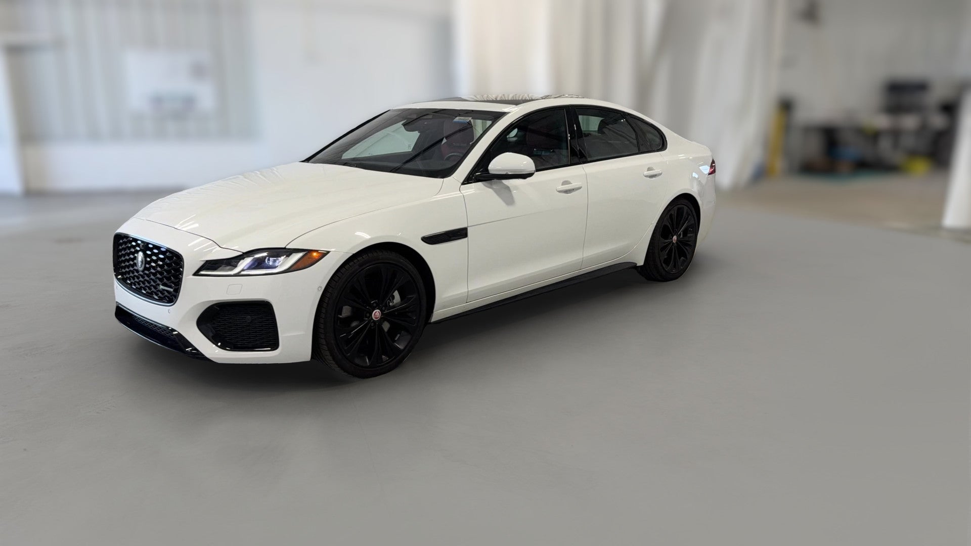 2021 Jaguar XF vehicle photo