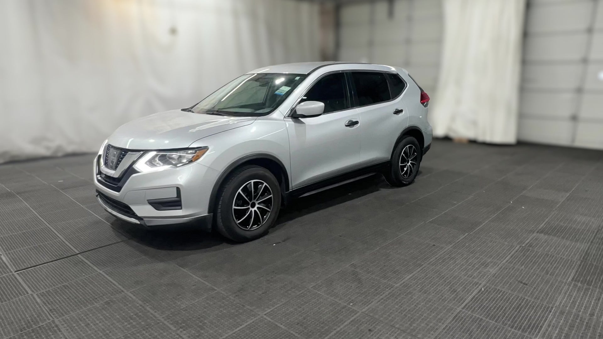 2017 Nissan Rogue vehicle photo