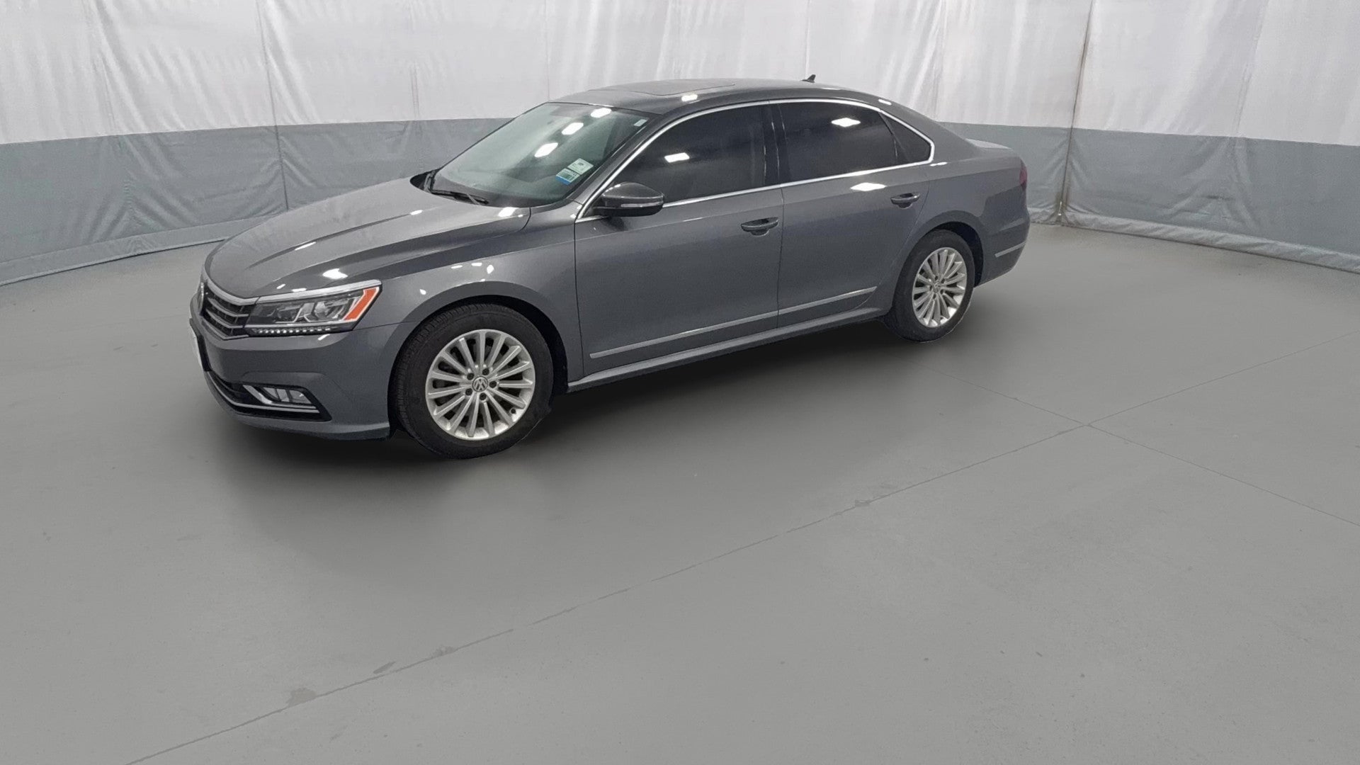 2017 Volkswagen Passat vehicle photo